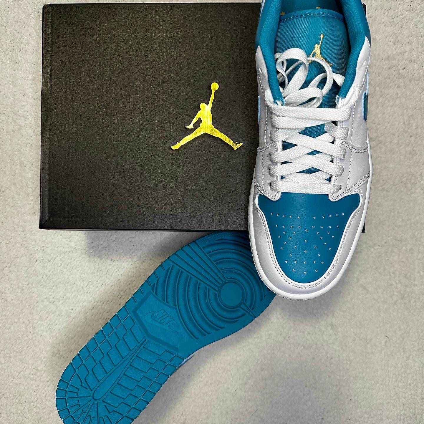 Sneakers Nike Air 1 Low Azul con Blanco. Talla 26 cms