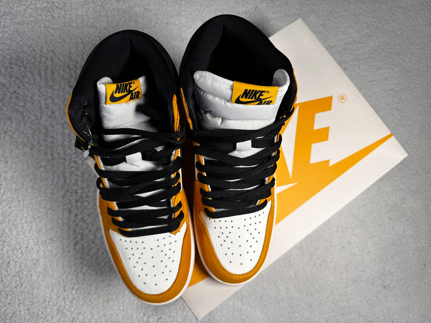 Sneakers Nike Air Jordan 1 Retro High OG. Amarillo ocre. Talla 27 centímetros