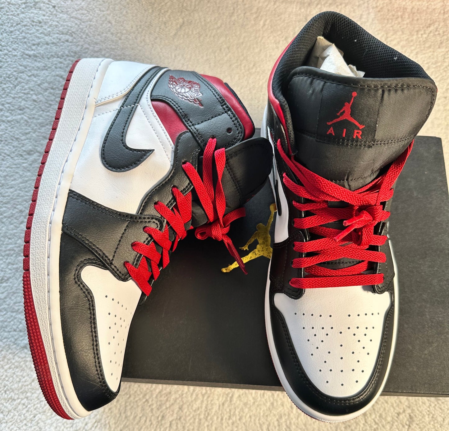 Nike Air Jordan 1 Mid Gym Red Black Toe. Talla 28 cms