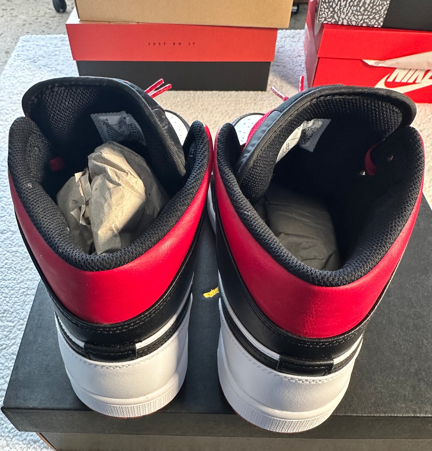 Nike Air Jordan 1 Mid Gym Red Black Toe. Talla 28 cms