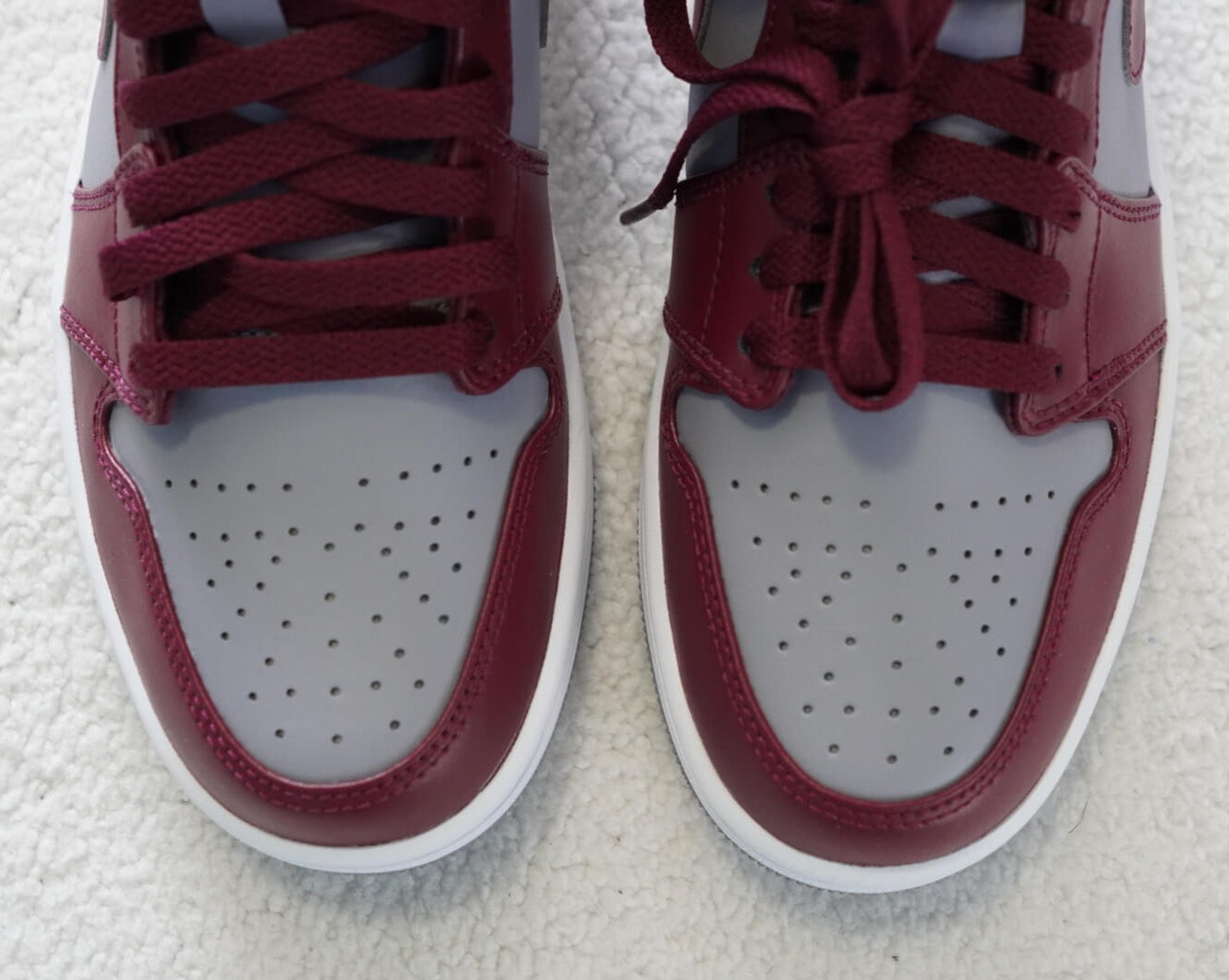 Sneakers Nike Air Jordan 1 Mid Rojo Cereza. Talla 26 cms