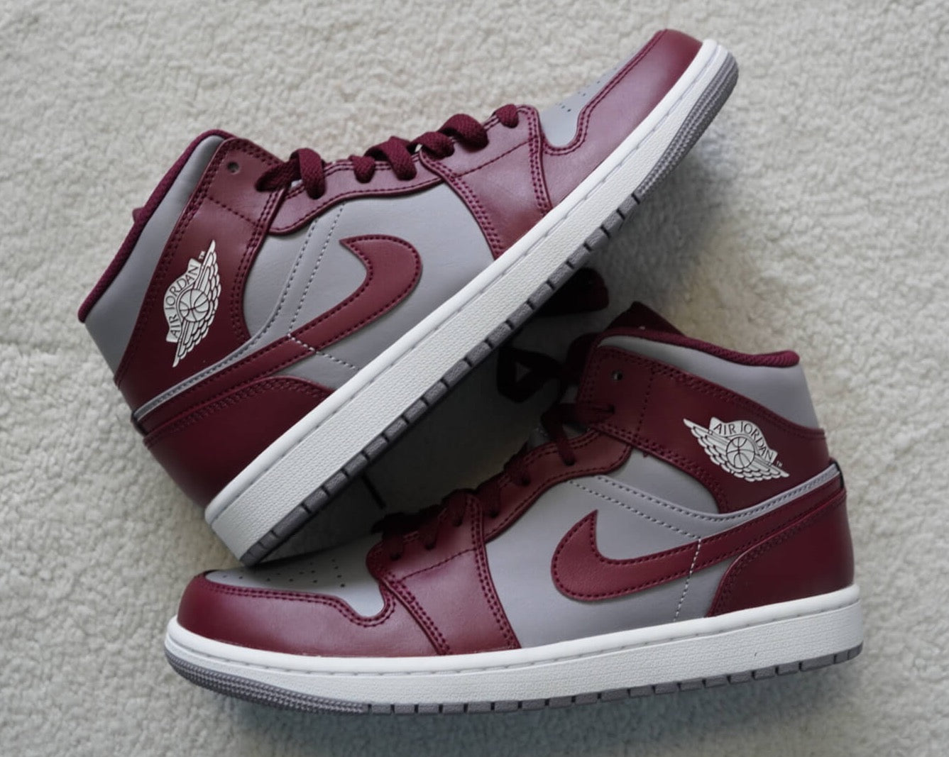 Sneakers Nike Air Jordan 1 Mid Rojo Cereza. Talla 26 cms