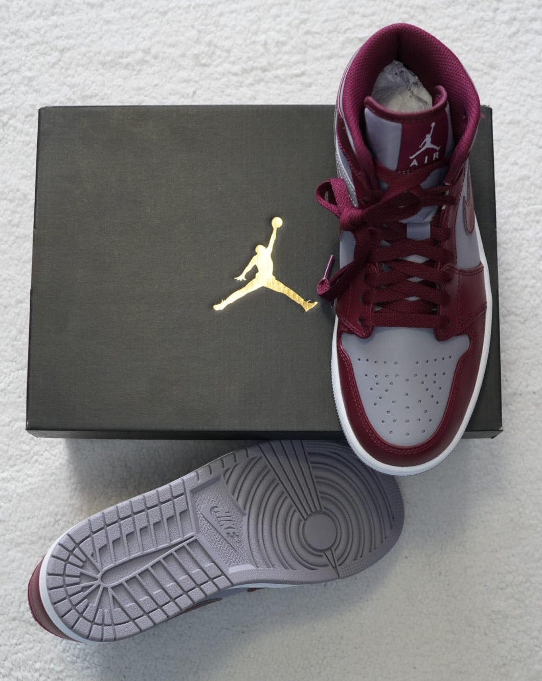 Sneakers Nike Air Jordan 1 Mid Rojo Cereza. Talla 26 cms