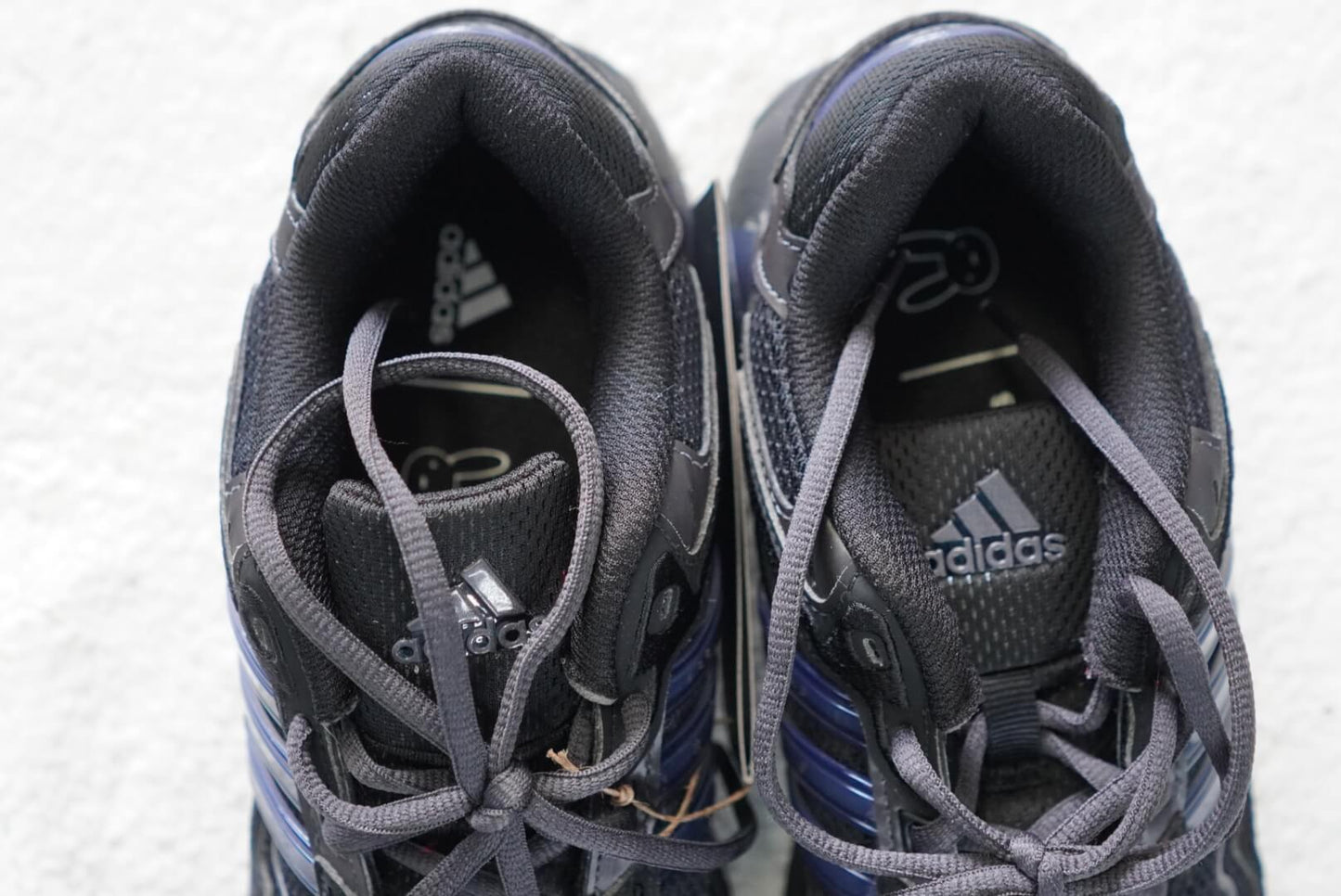 Sneakers Adidas Bad Bunny Response CL. Talla 26 cos