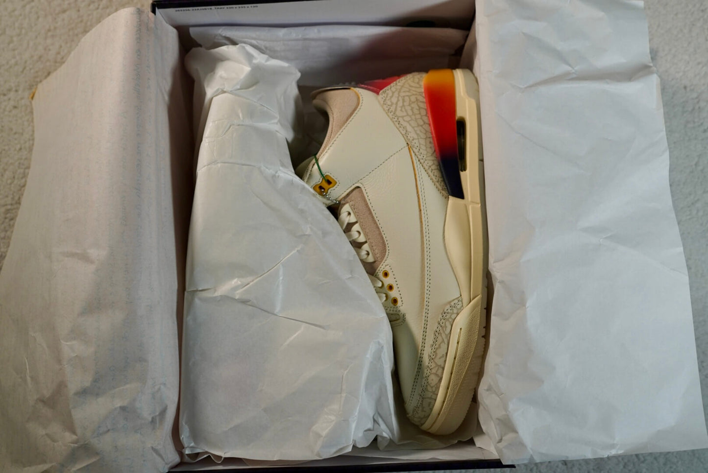 Nike Air Jordan 3 x J Balvin 'Medellín Sunset'. Talla 26
