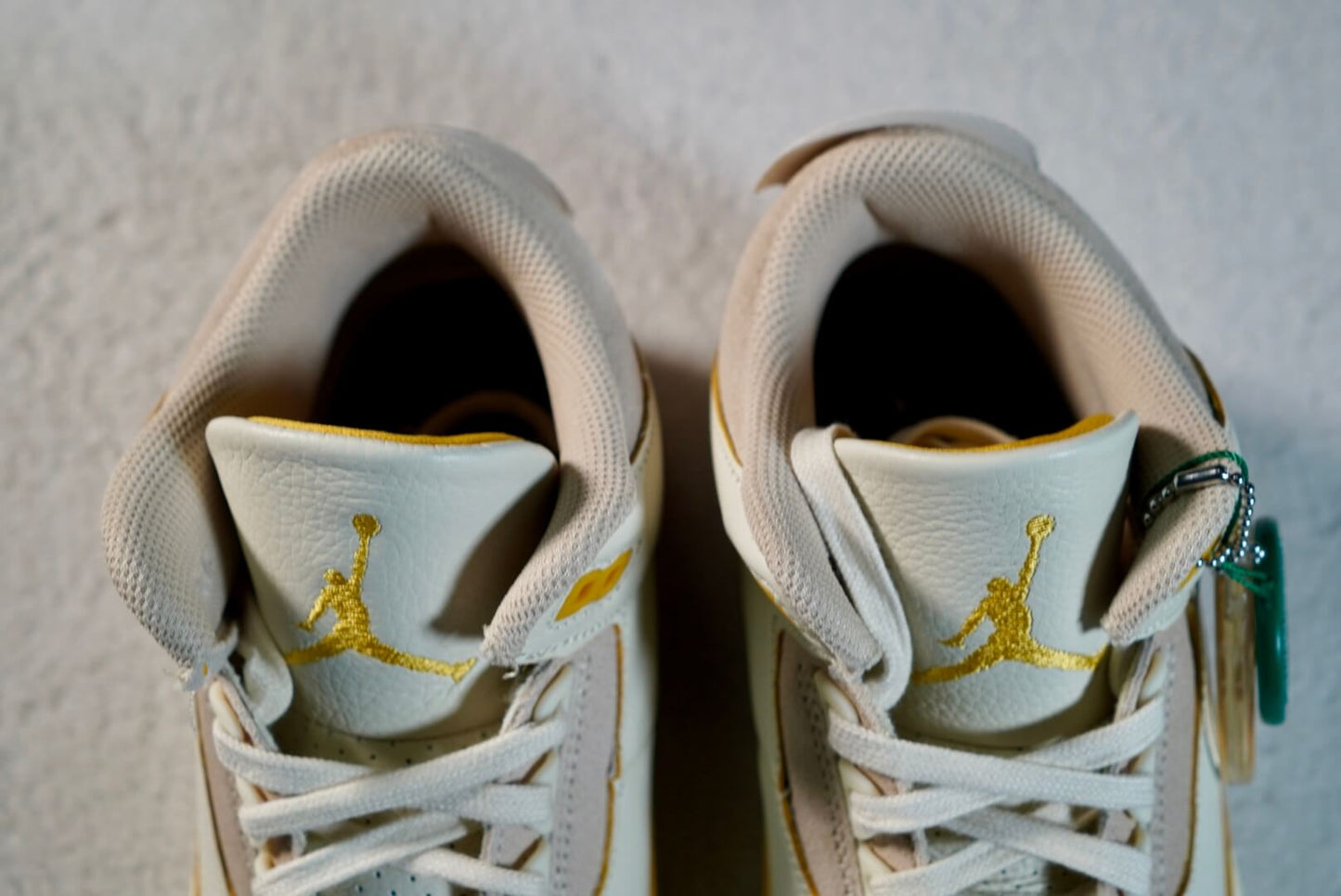Nike Air Jordan 3 x J Balvin 'Medellín Sunset'. Talla 26