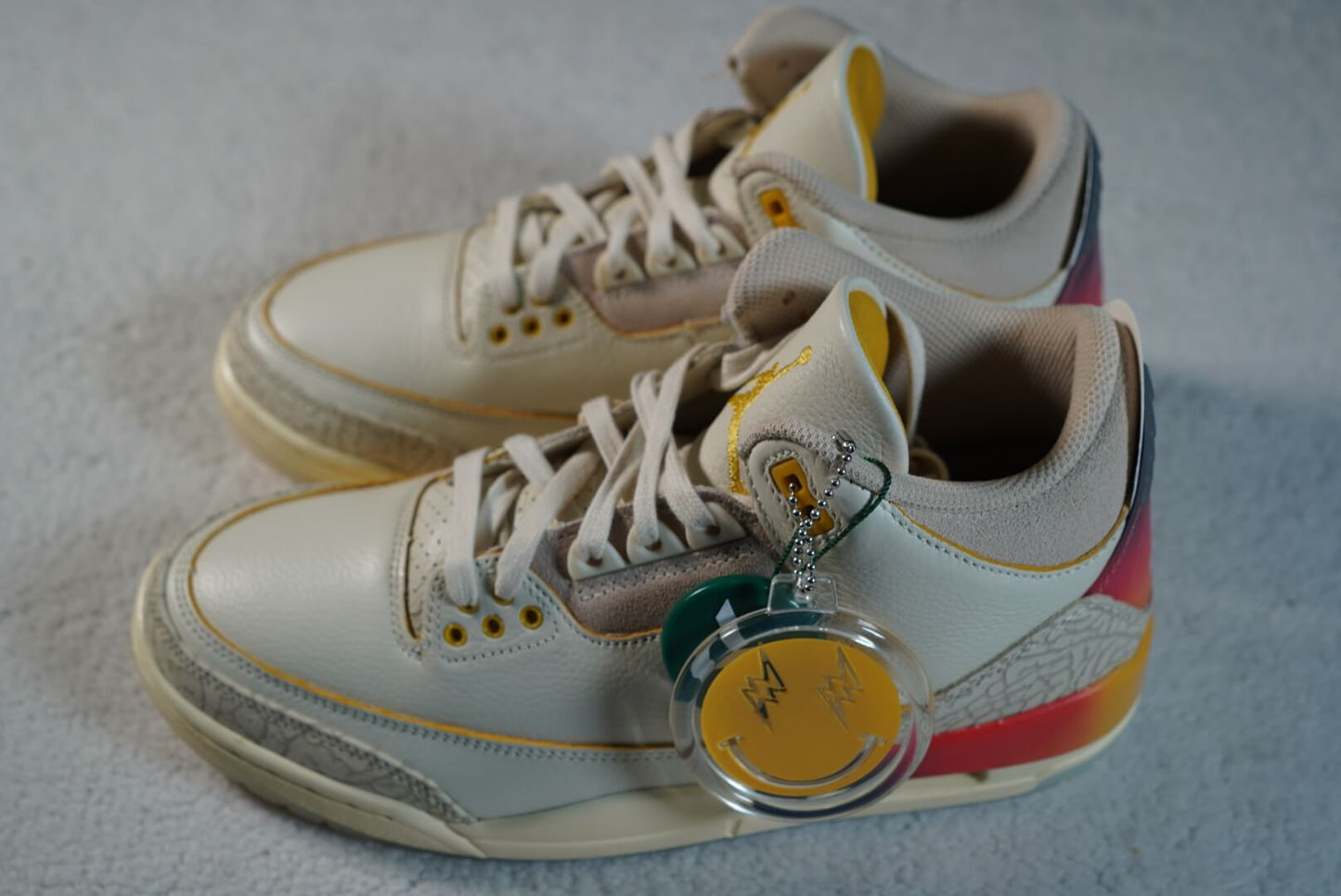 Nike Air Jordan 3 x J Balvin 'Medellín Sunset'. Talla 26