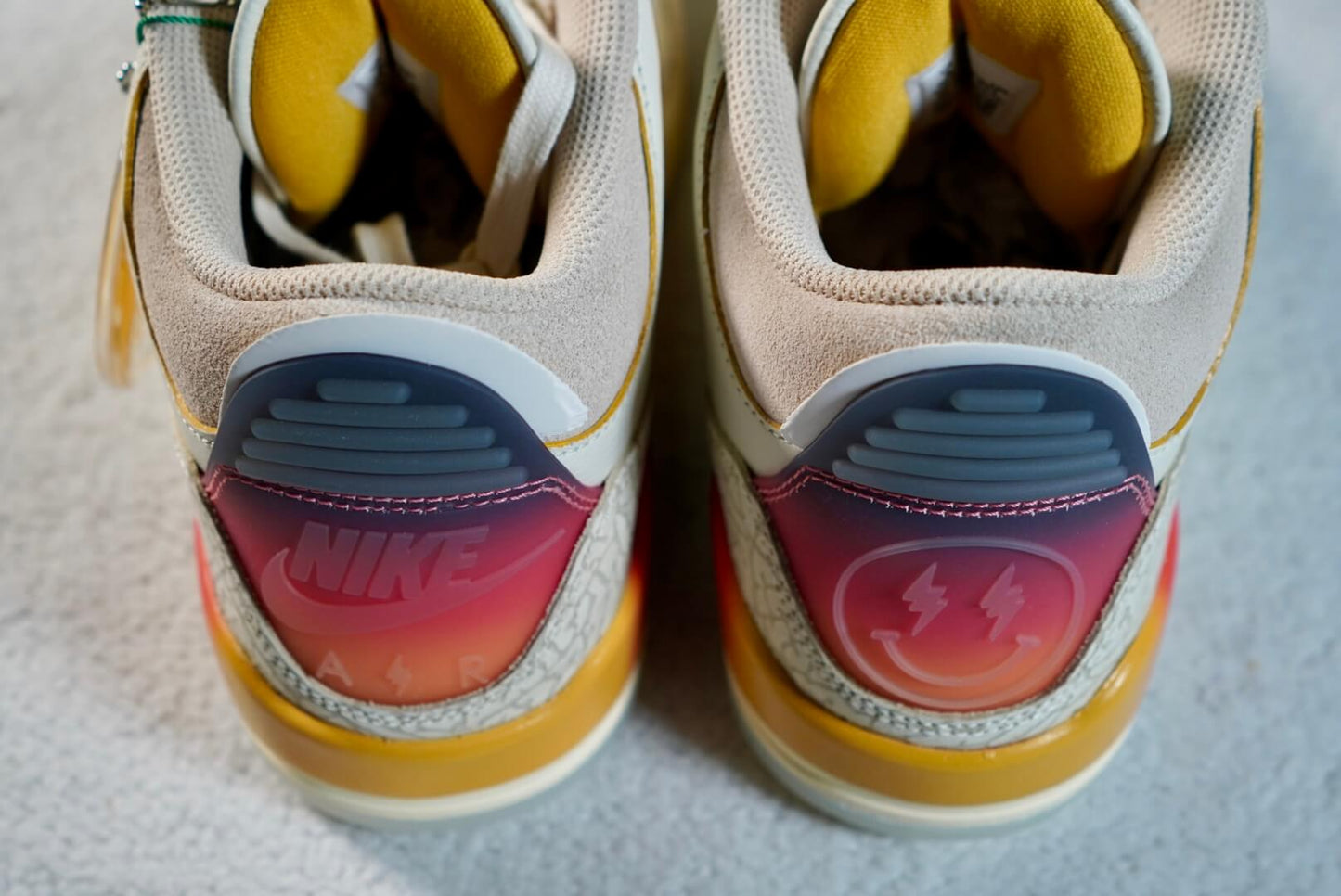Nike Air Jordan 3 x J Balvin 'Medellín Sunset'. Talla 26