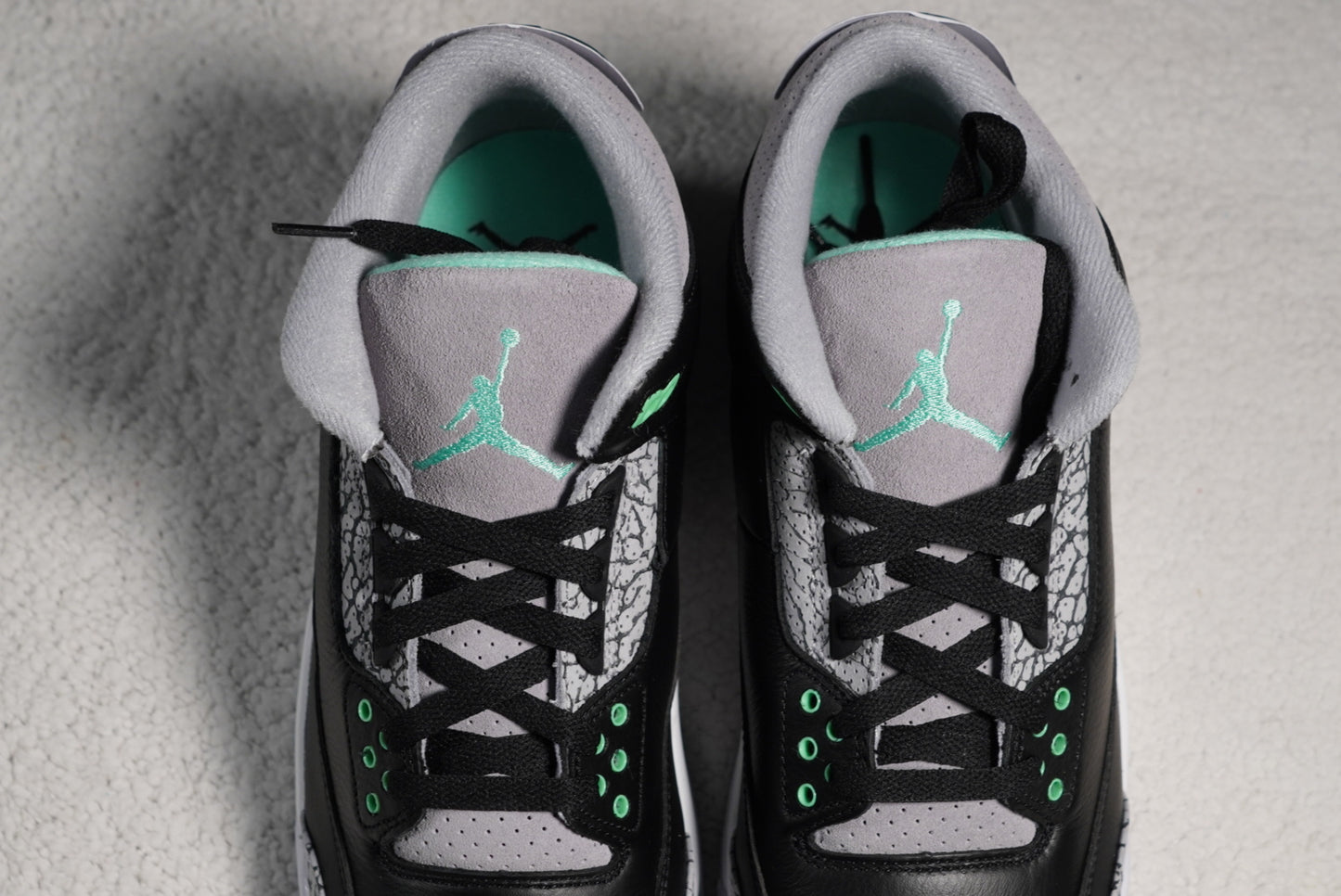 Sneakers Nike Air Jordan 3 Retro. Green Glow. Talla 28 centimetros