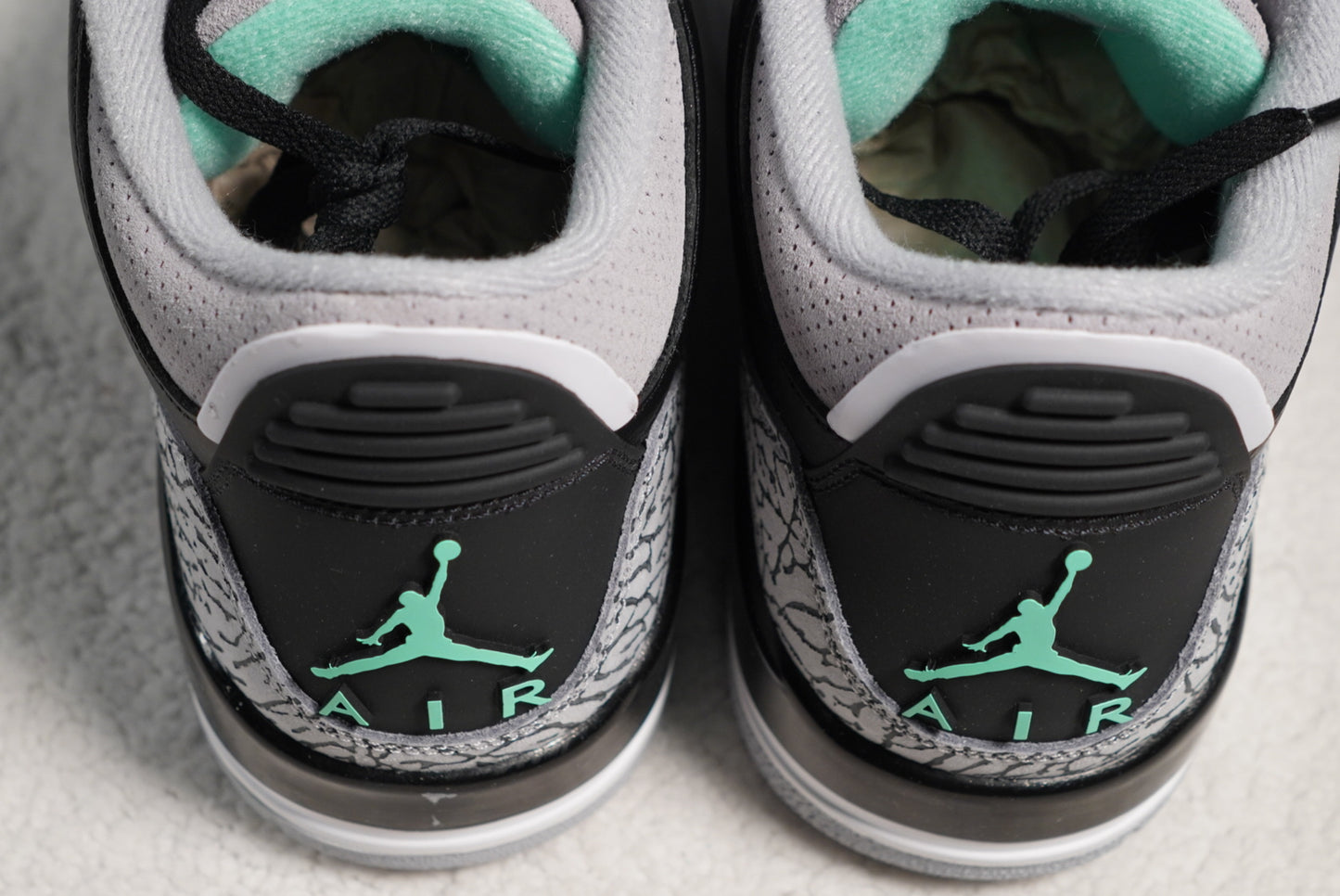 Sneakers Nike Air Jordan 3 Retro. Green Glow. Talla 28 centimetros
