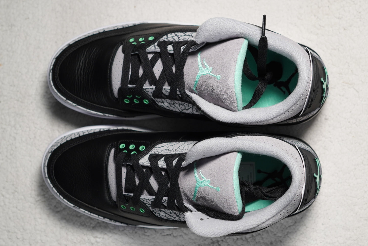 Sneakers Nike Air Jordan 3 Retro. Green Glow. Talla 28 centimetros