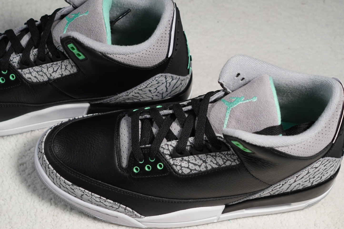 Sneakers Nike Air Jordan 3 Retro. Green Glow. Talla 28 centimetros
