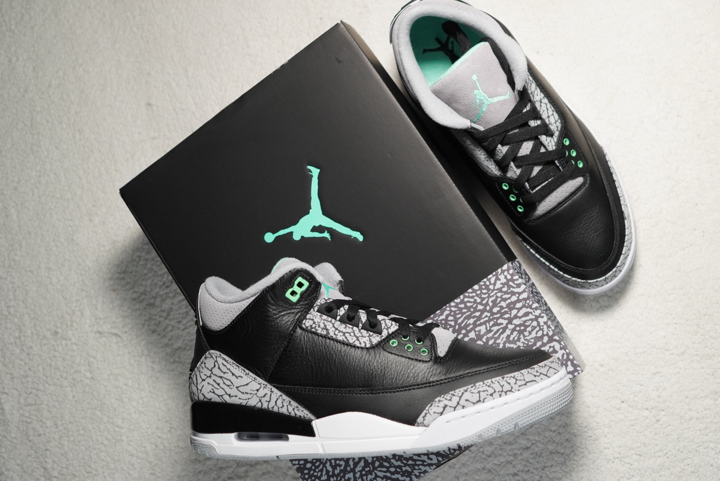 Sneakers Nike Air Jordan 3 Retro. Green Glow. Talla 28 centimetros