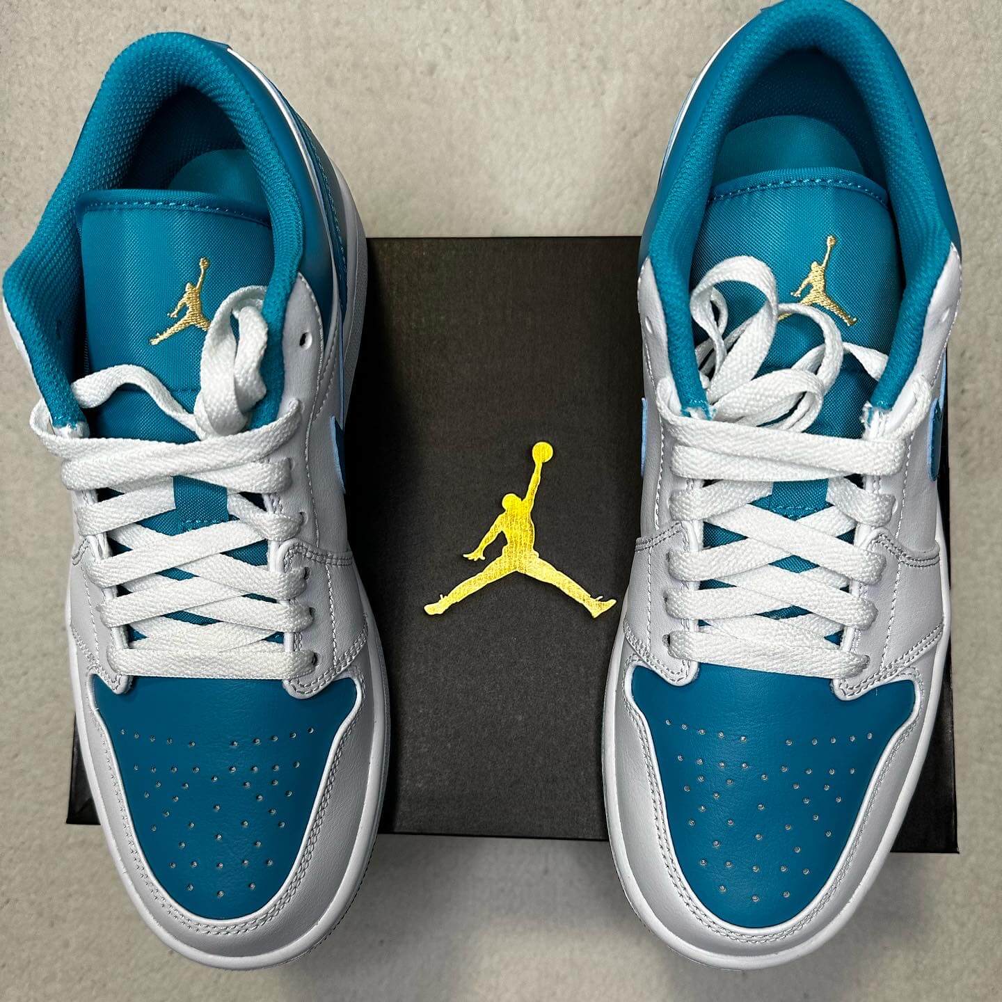 Sneakers Nike Air 1 Low Azul con Blanco. Talla 26 cms