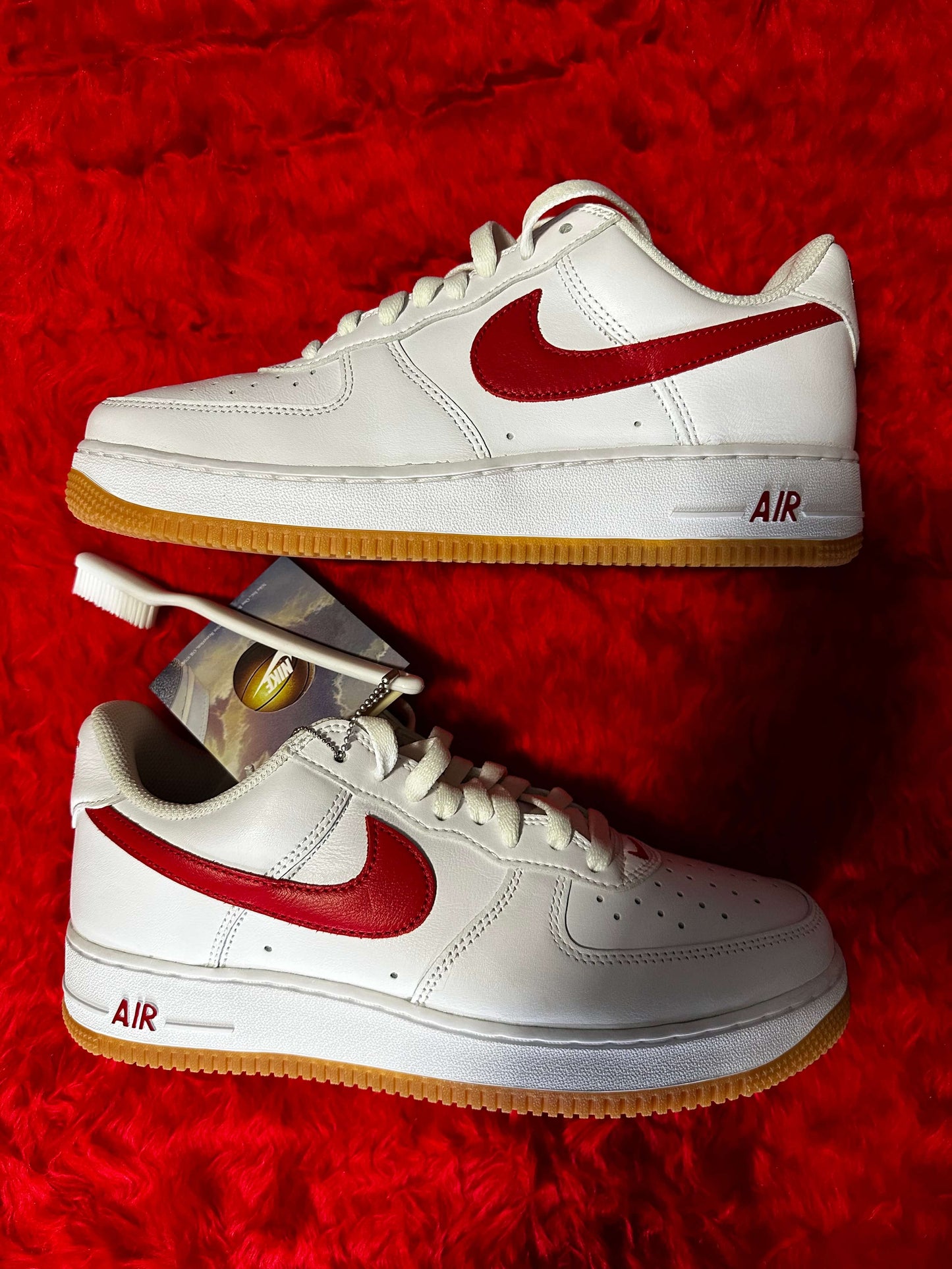 Sneakers Air Force 1 Low Retro Blanco con Rojo. Talla 27 cms