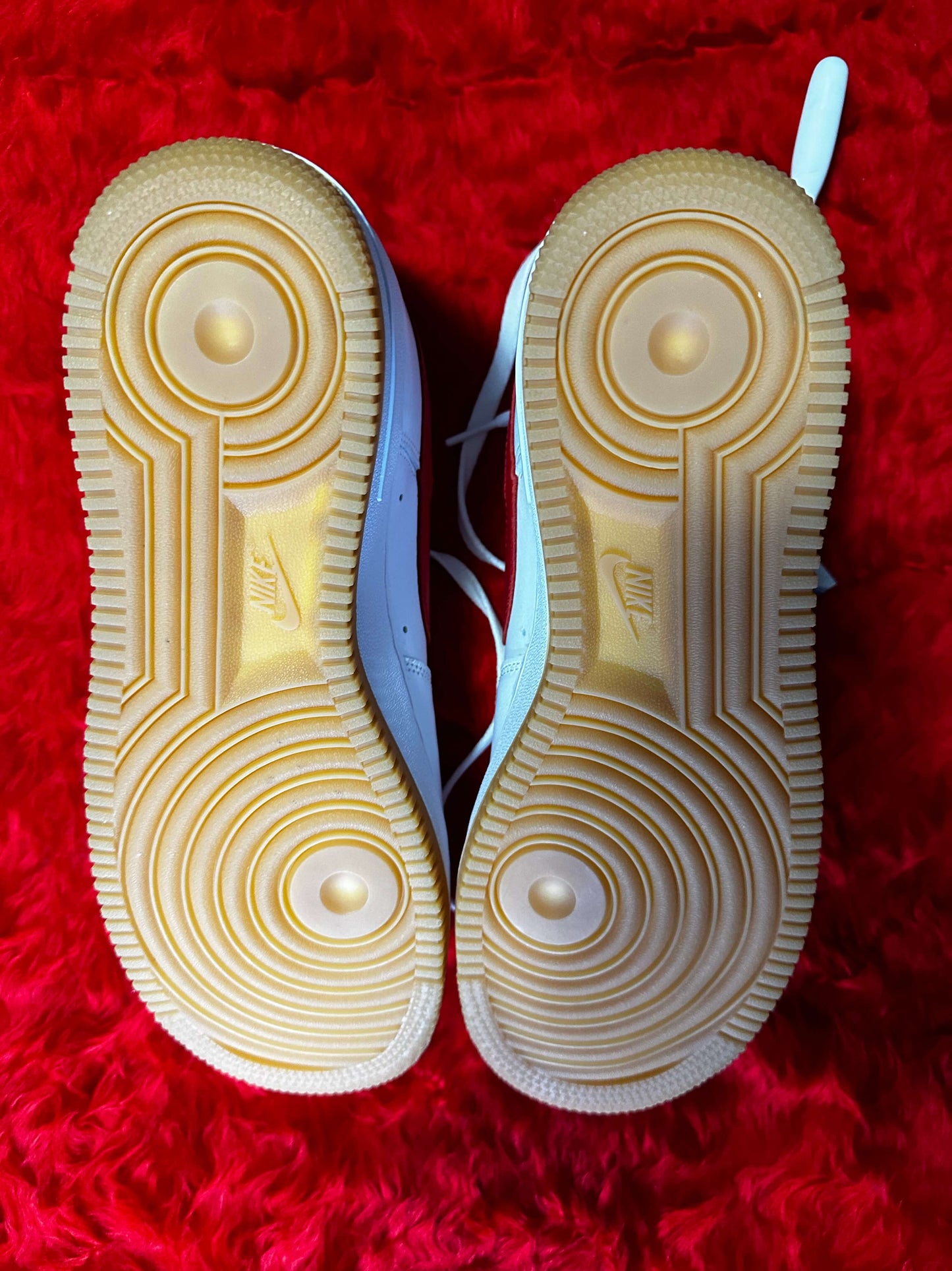 Sneakers Air Force 1 Low Retro Blanco con Rojo. Talla 27 cms
