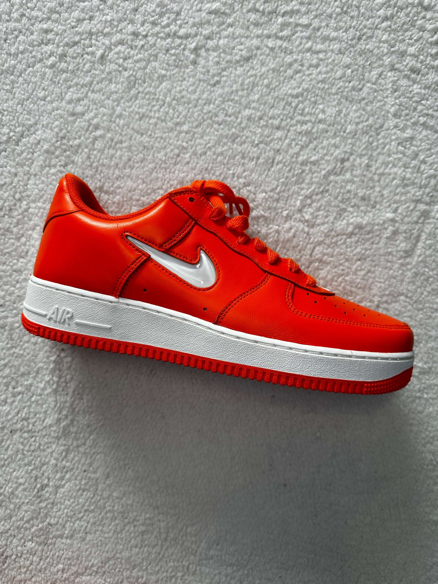Sneakers Air Force 1 Low Retro Anaranjados. Talla 28 cms