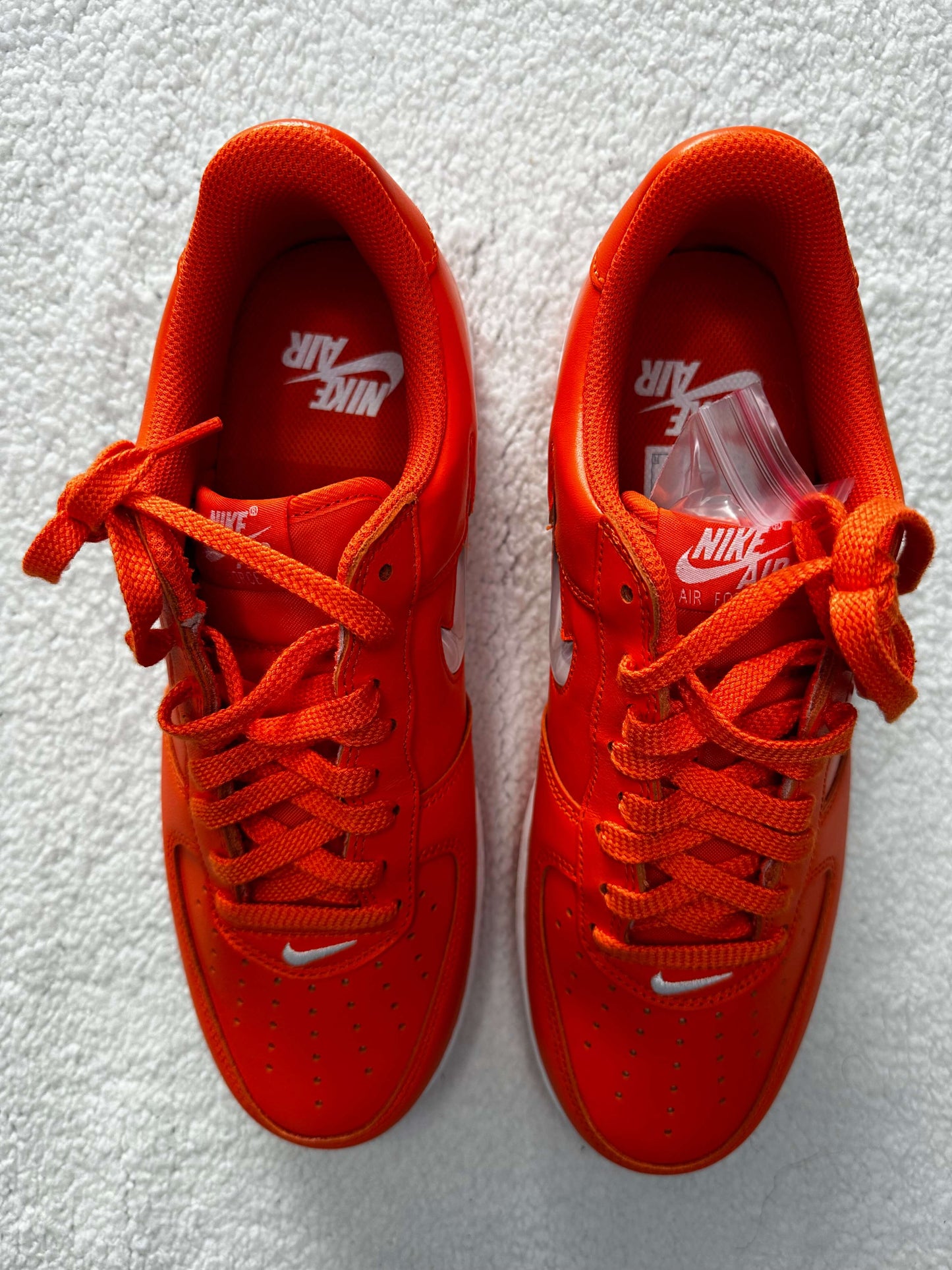 Sneakers Air Force 1 Low Retro Anaranjados. Talla 28 cms