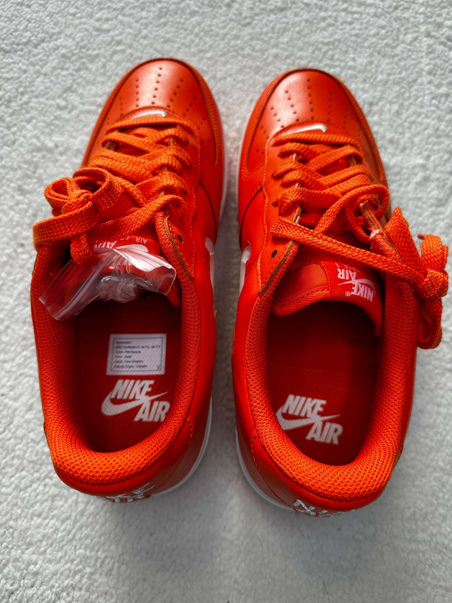 Sneakers Air Force 1 Low Retro Anaranjados. Talla 28 cms