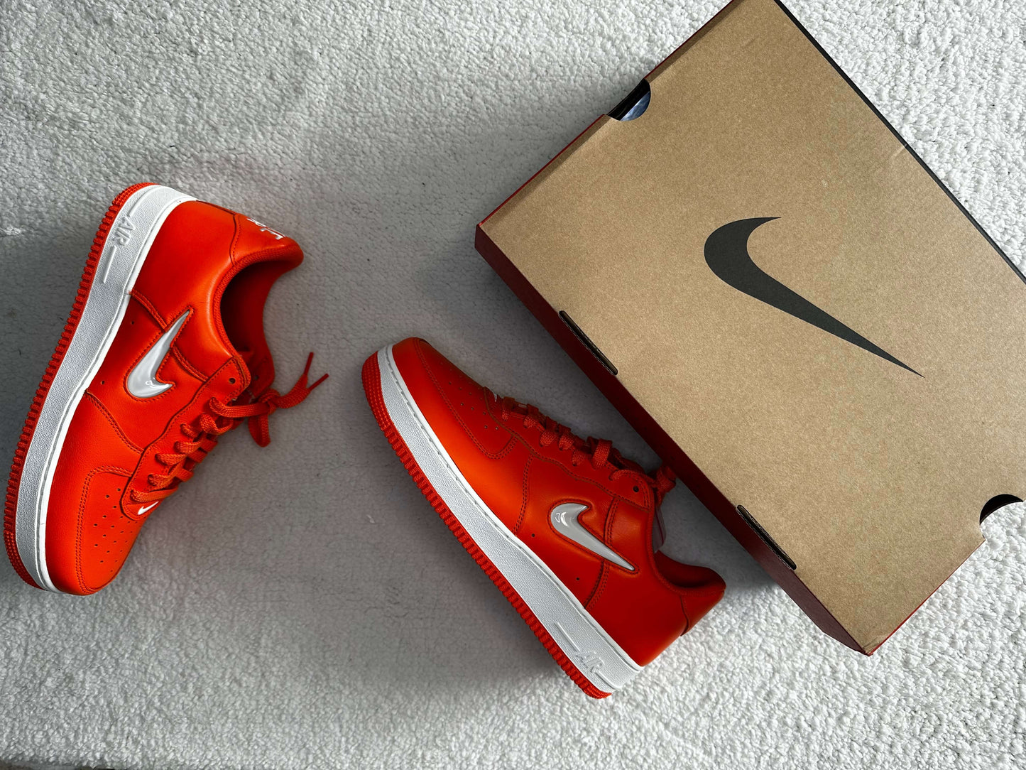 Sneakers Air Force 1 Low Retro Anaranjados. Talla 28 cms
