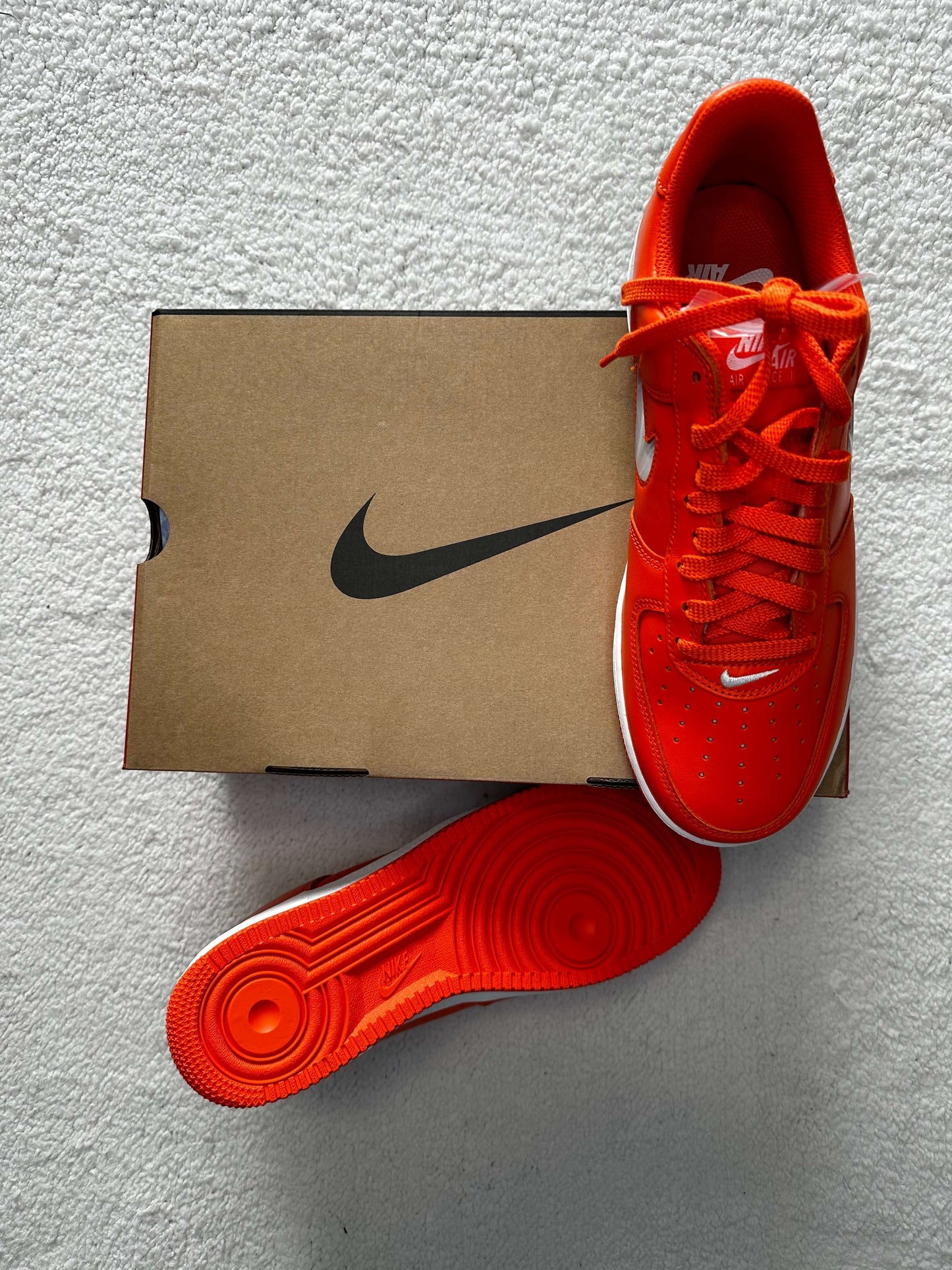 Sneakers Air Force 1 Low Retro Anaranjados. Talla 28 cms