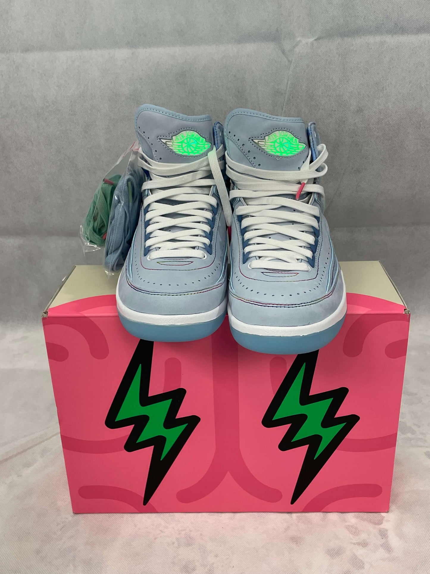 Sneakers Air Jordan 2 Retro SP X J Balvin. Talla 26 cms