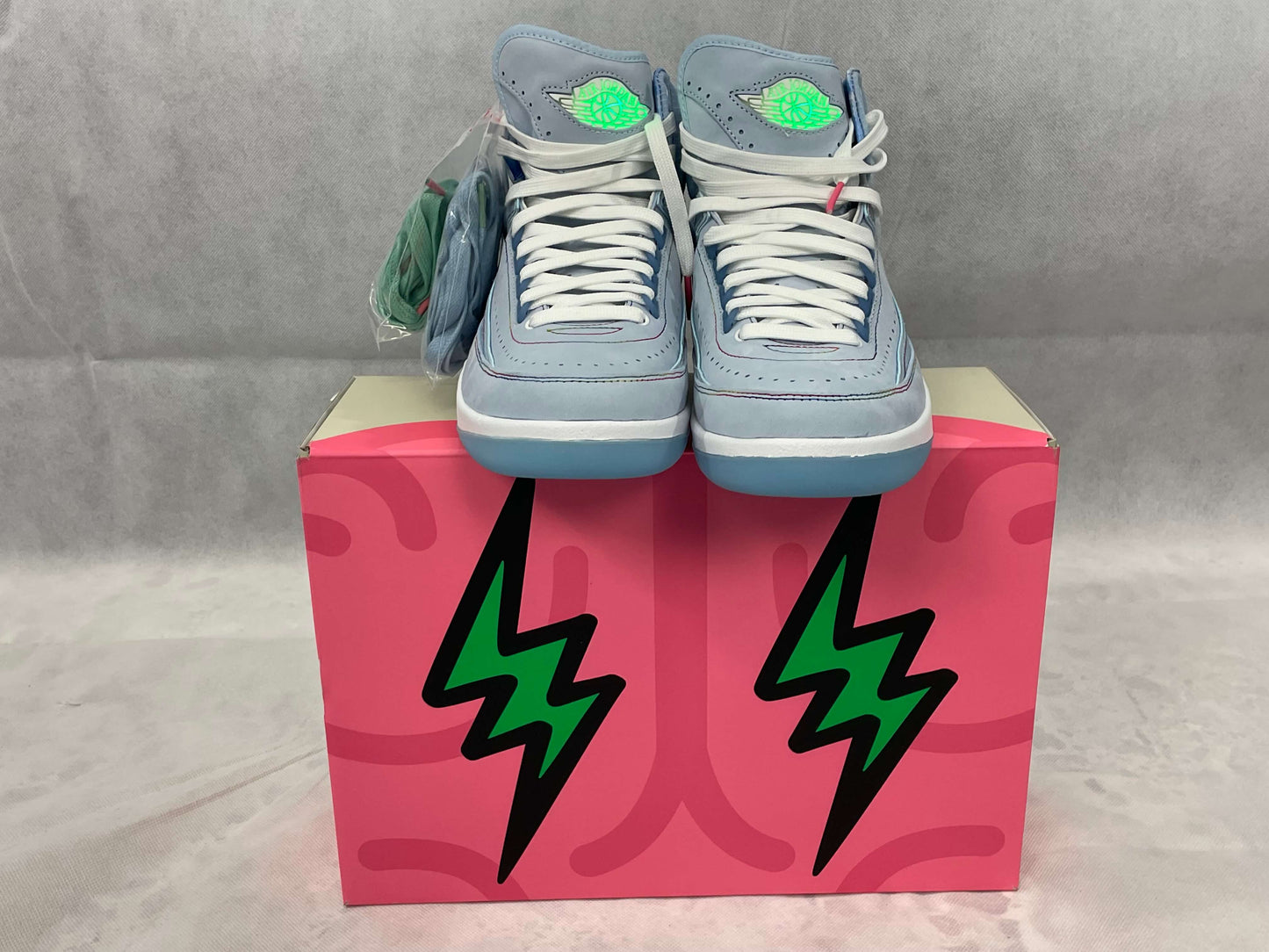 Sneakers Air Jordan 2 Retro SP X J Balvin. Talla 26 cms