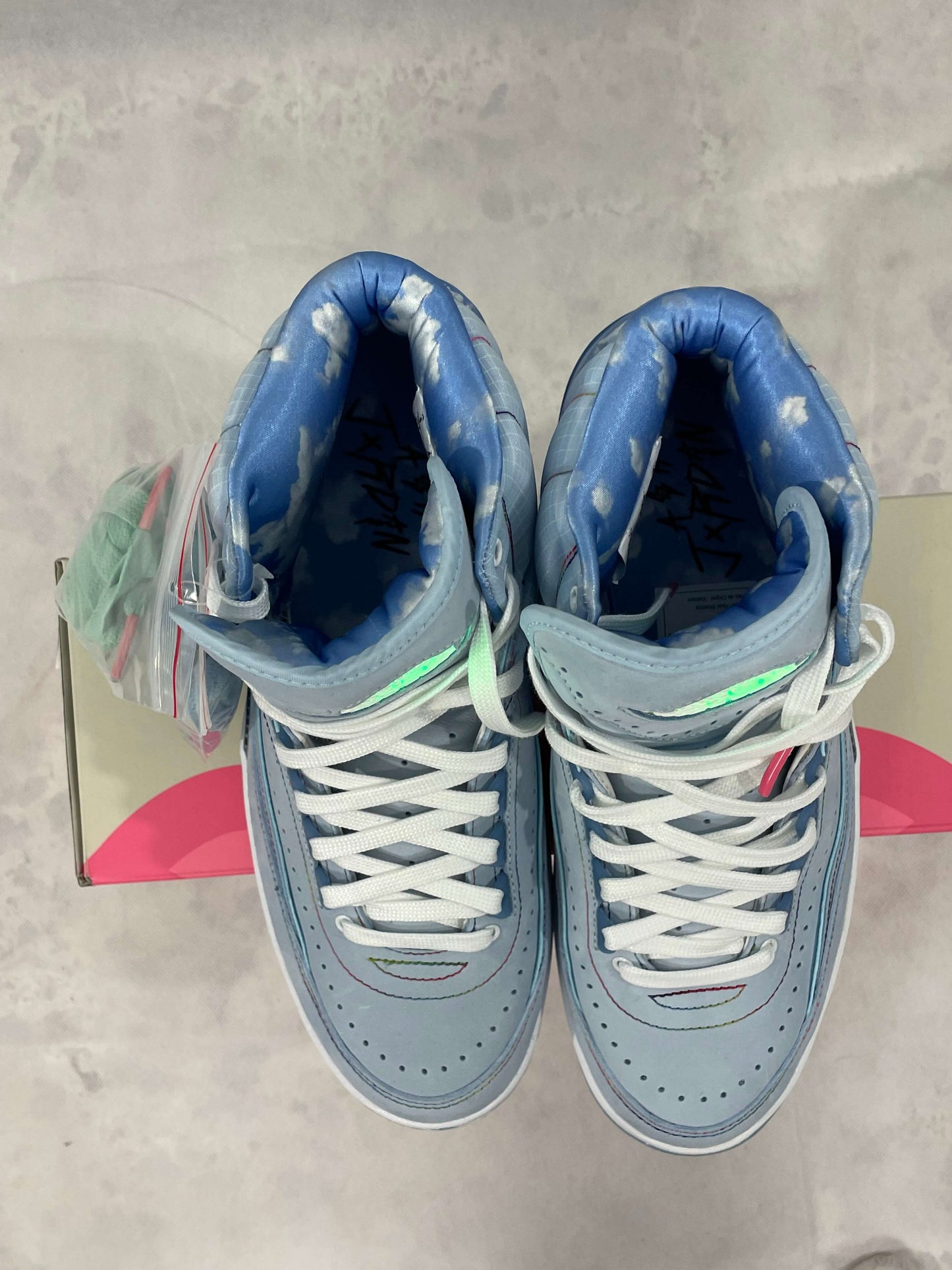 Sneakers Air Jordan 2 Retro SP X J Balvin. Talla 26 cms