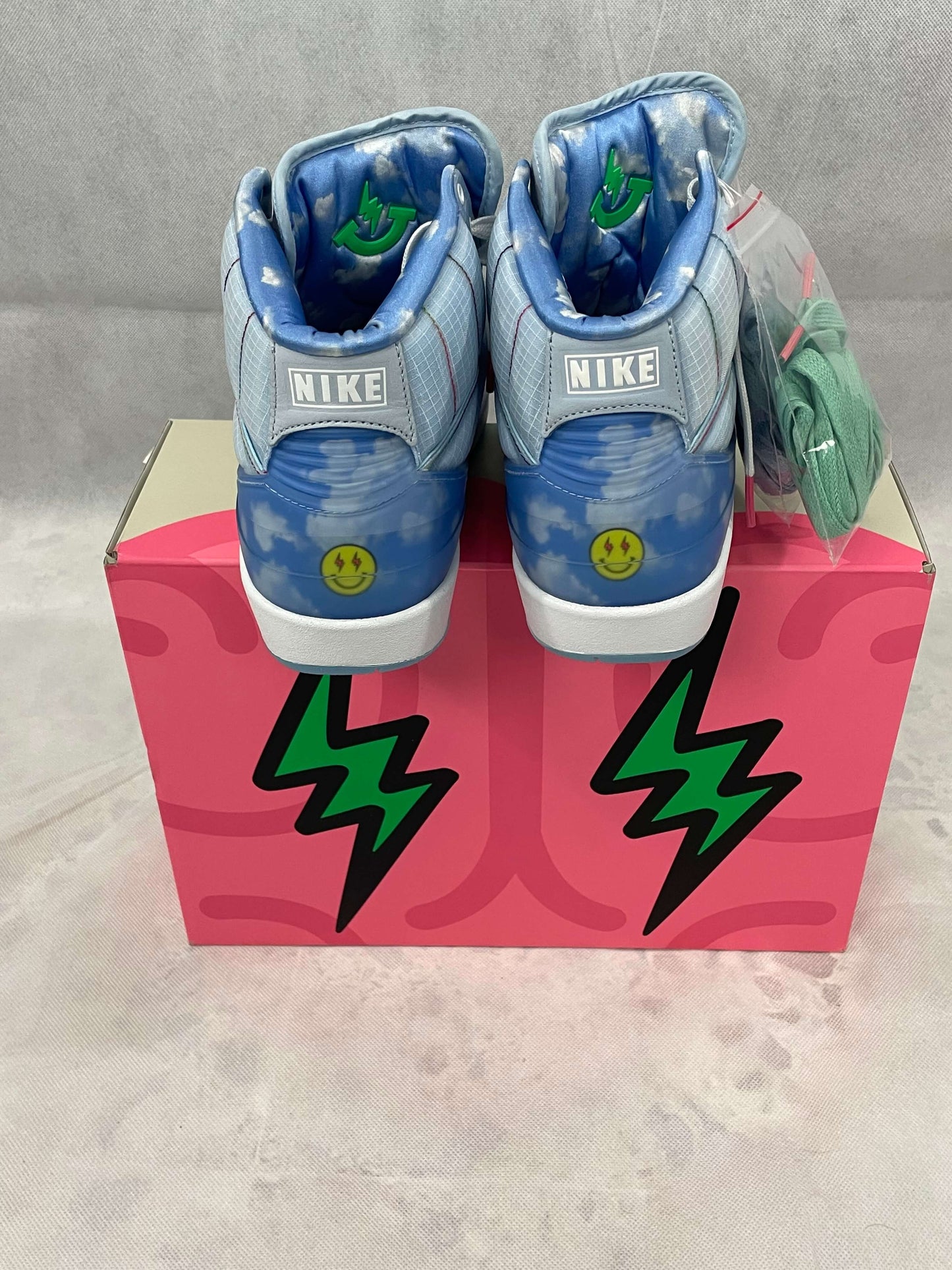 Sneakers Air Jordan 2 Retro SP X J Balvin. Talla 26 cms