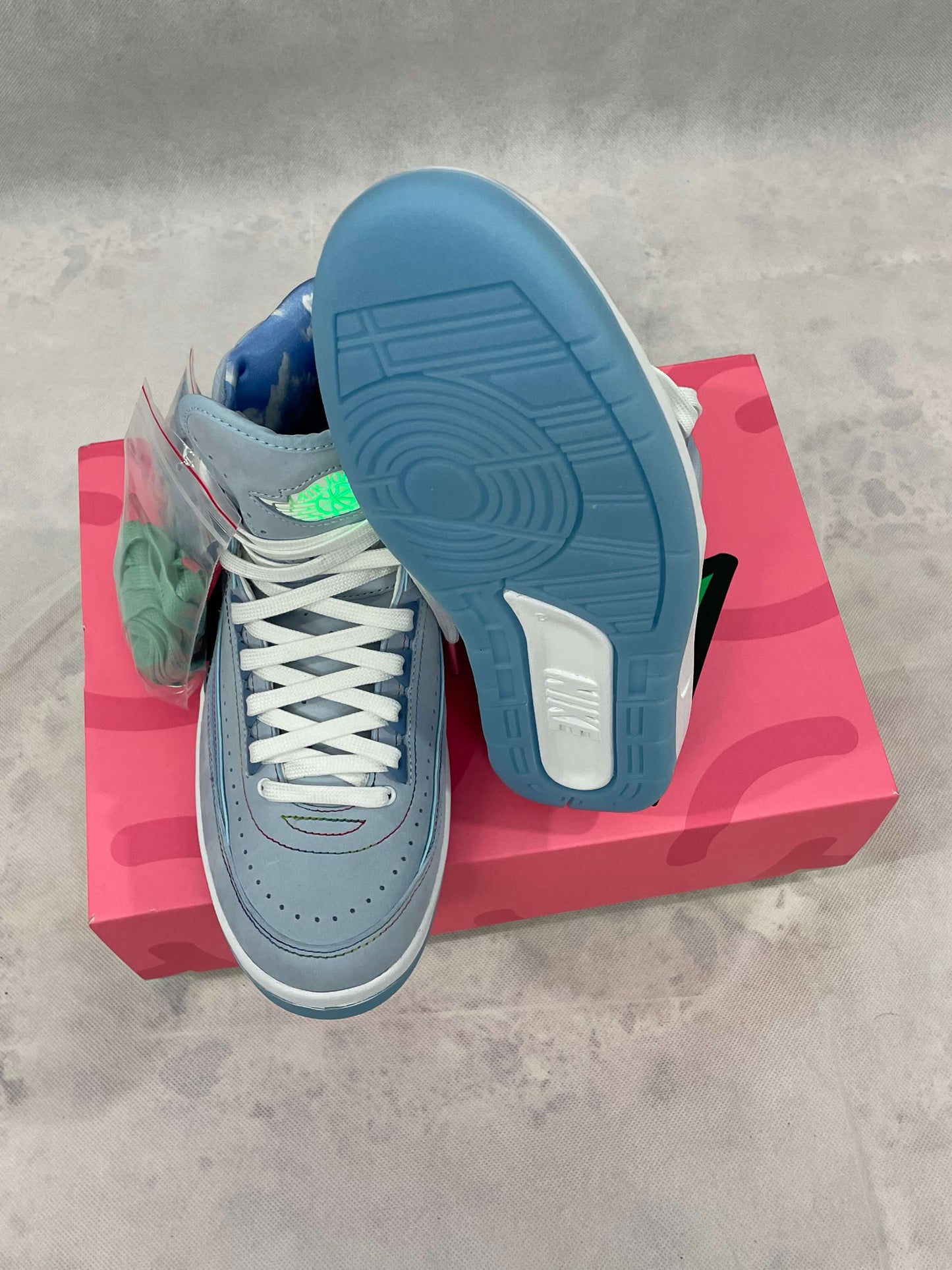 Sneakers Air Jordan 2 Retro SP X J Balvin. Talla 26 cms