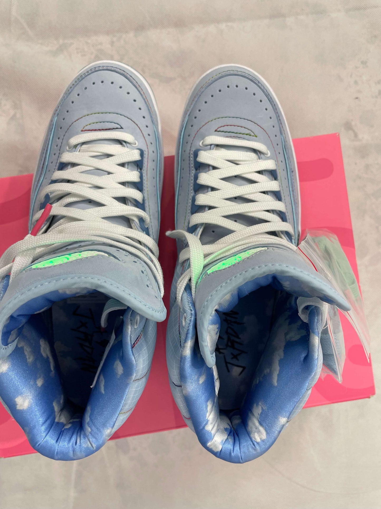 Sneakers Air Jordan 2 Retro SP X J Balvin. Talla 26 cms