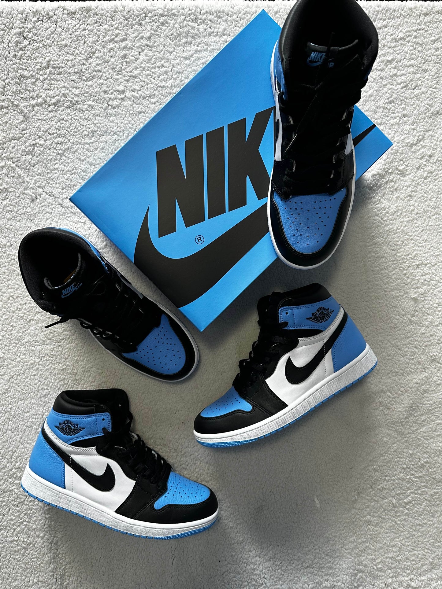 Sneakers Nike Air Jordan 1 High Retro OG 'UNC Toe'. Talla 27 centimetros