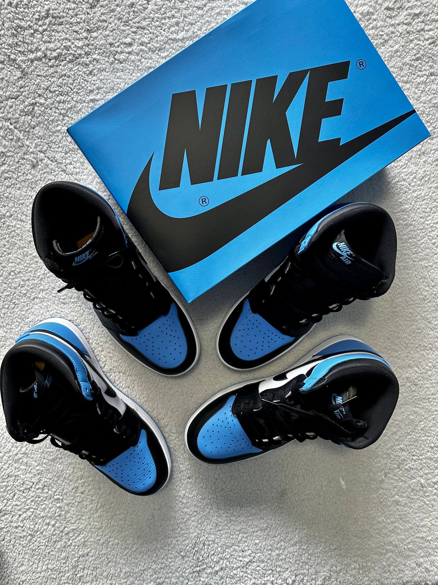 Sneakers Nike Air Jordan 1 High Retro OG 'UNC Toe'. Talla 27 centimetros