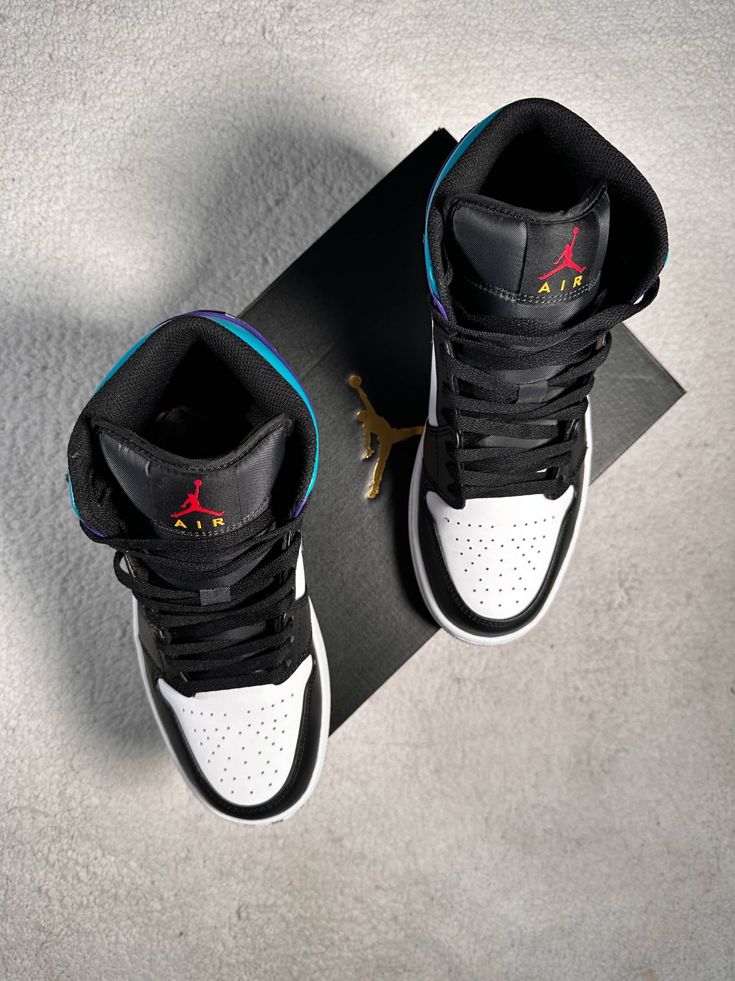 Sneakers Nike Air Jordan 1 Mid. Talla 27 centimetros