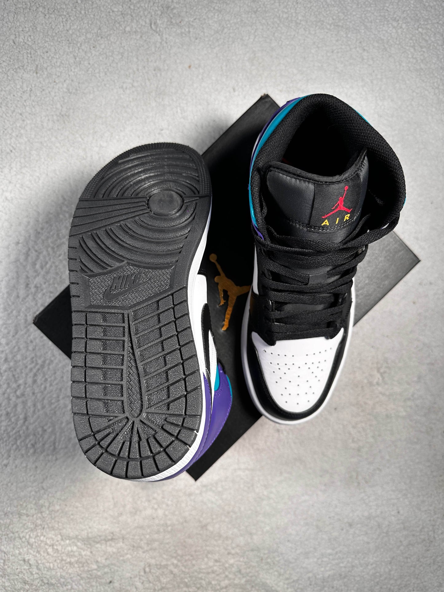 Sneakers Nike Air Jordan 1 Mid. Talla 27 centimetros