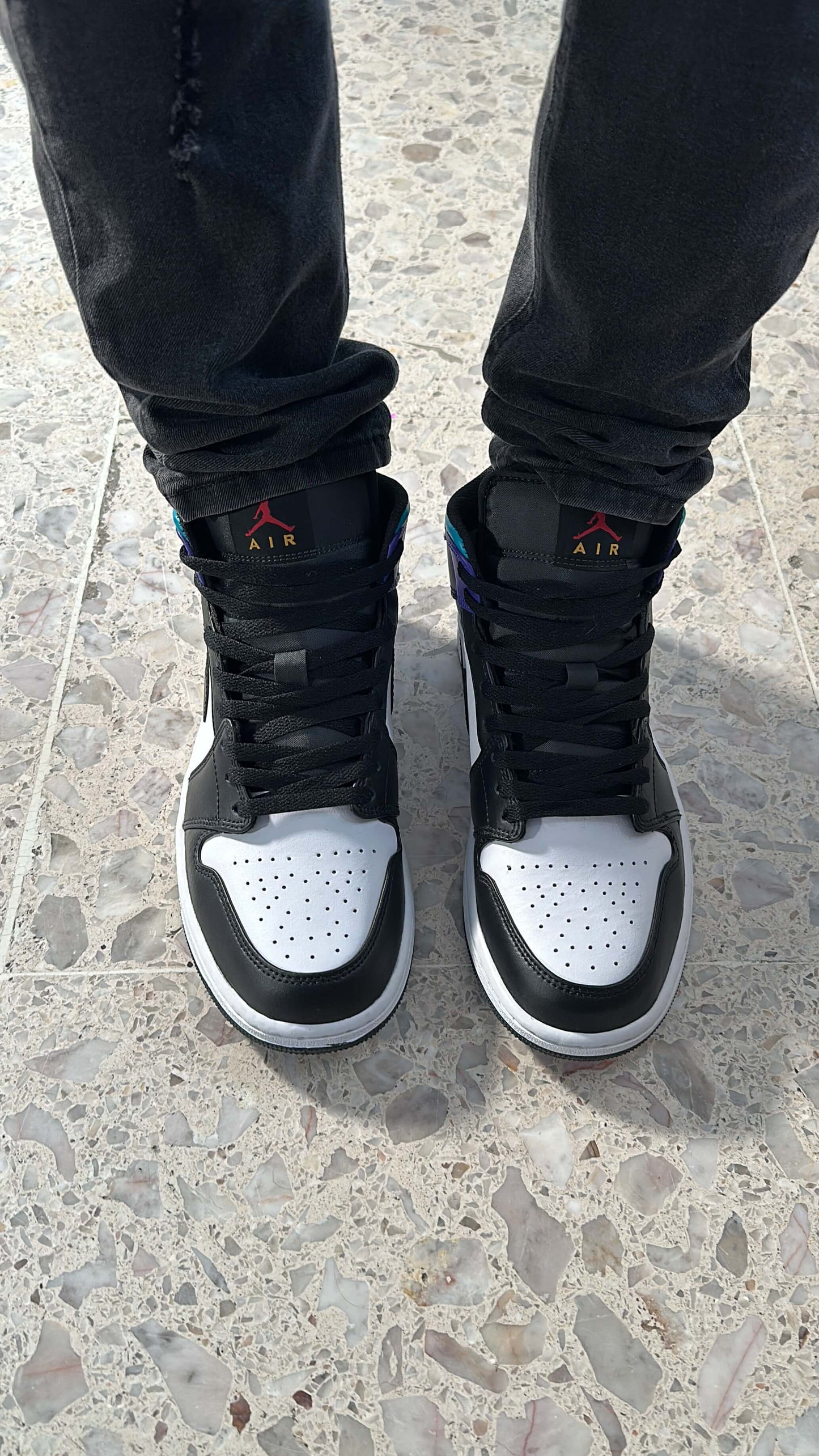 Sneakers Nike Air Jordan 1 Mid. Talla 27 centimetros