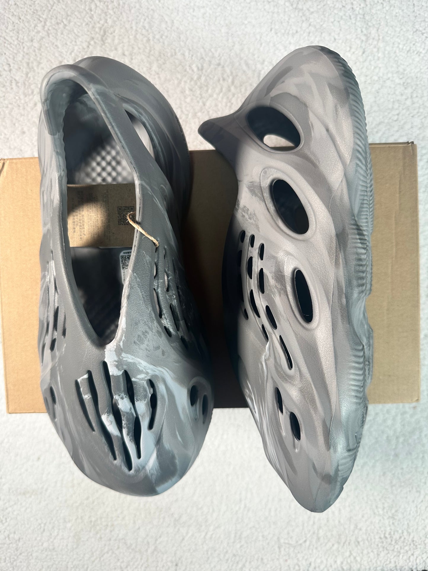 Yeezy Foam Runner Granito. Talla 25 cms