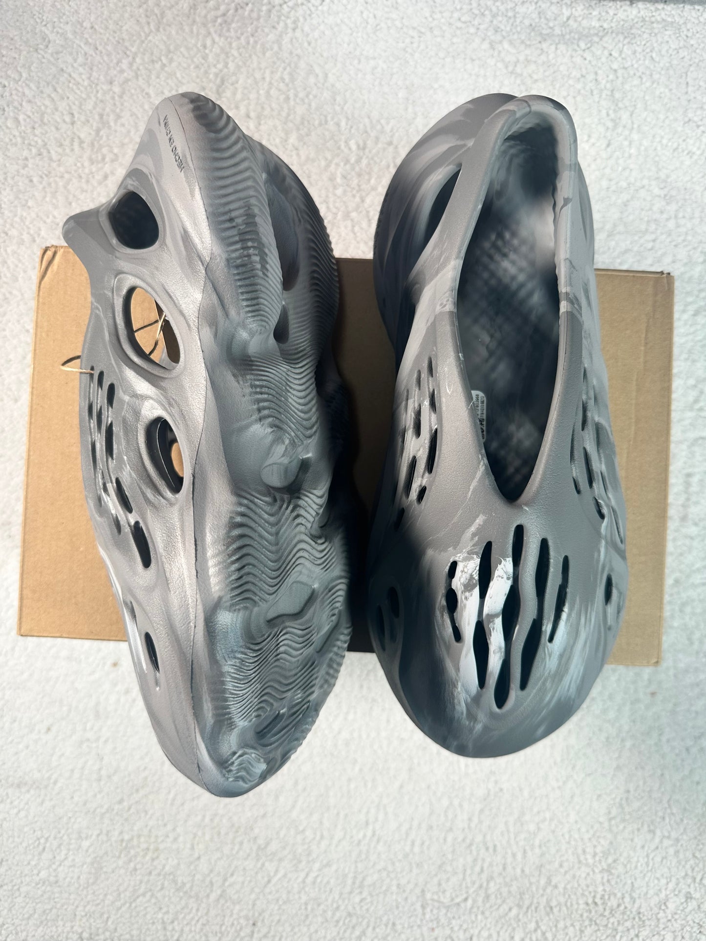 Yeezy Foam Runner Granito. Talla 25 cms