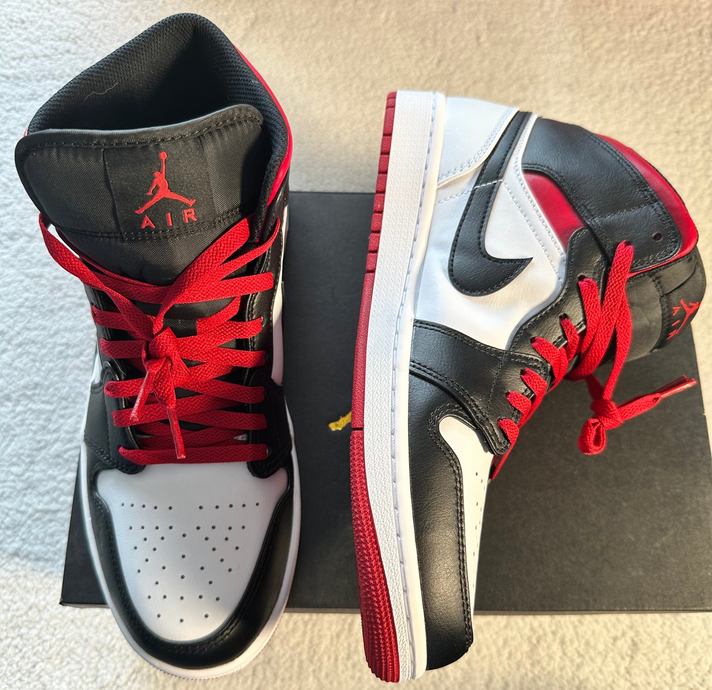 Nike Air Jordan 1 Mid Gym Red Black Toe. Talla 28 cms