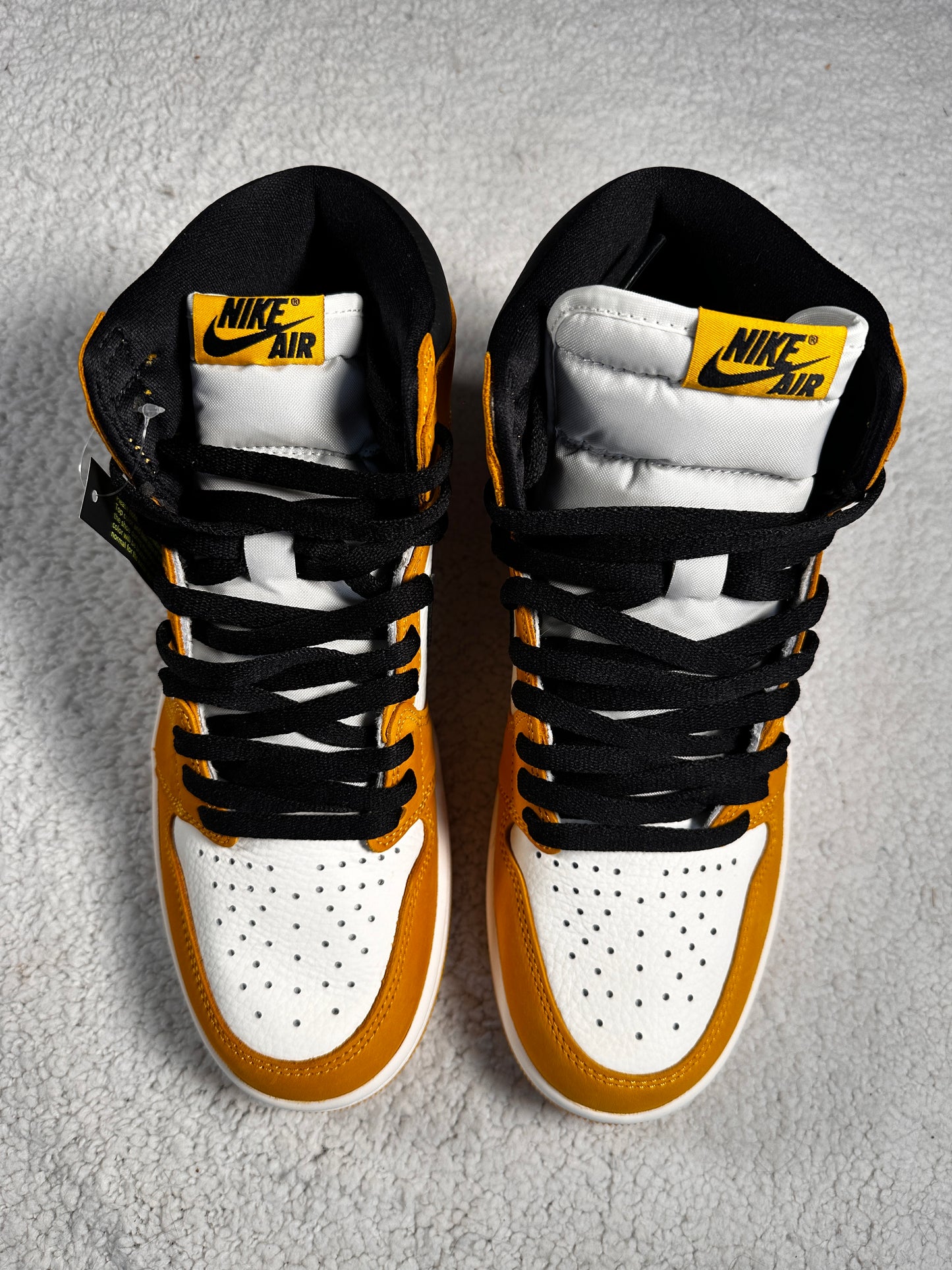 Sneakers Nike Air Jordan 1 Retro High OG. Amarillo ocre. Talla 27 centímetros