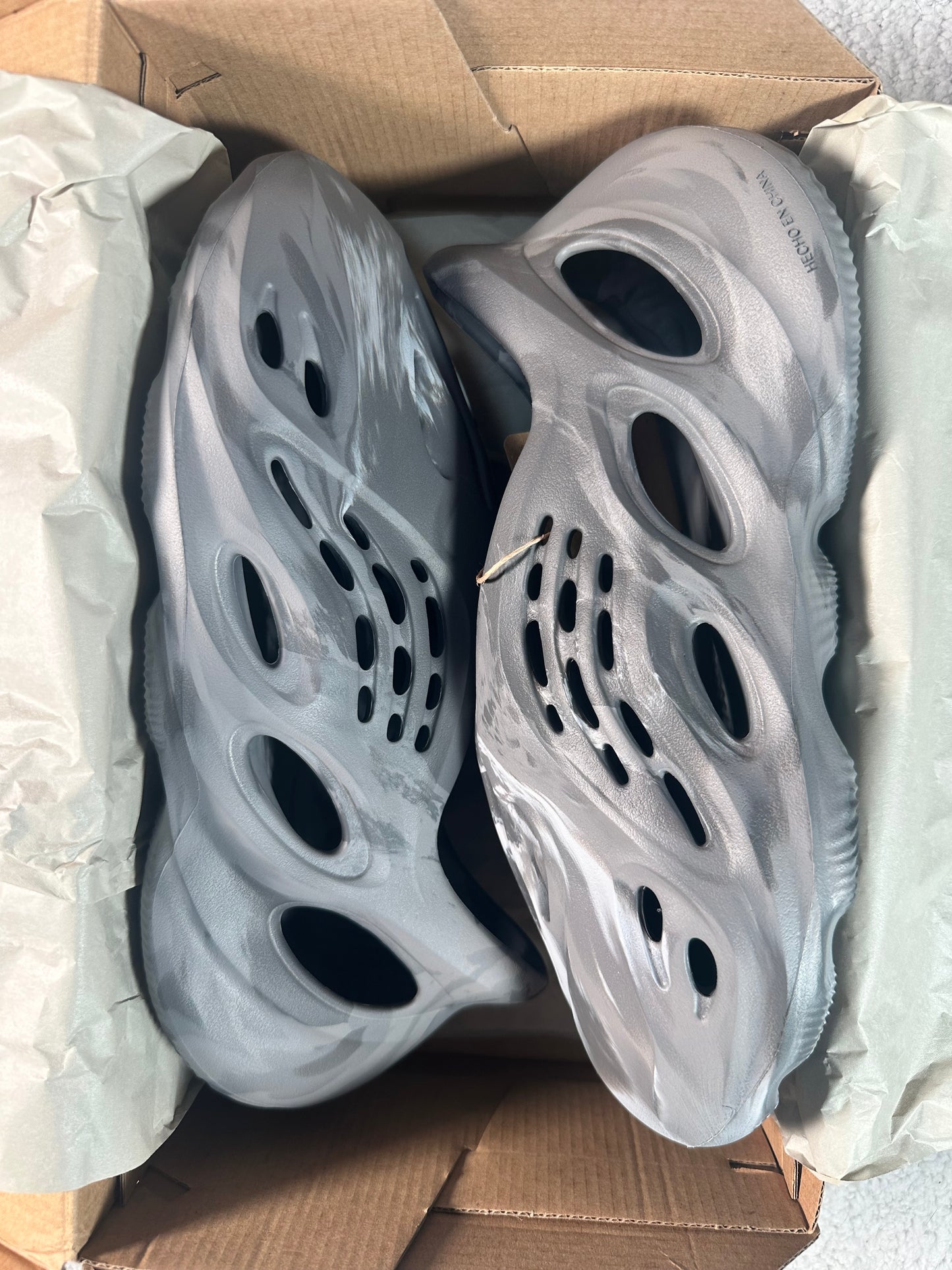 Yeezy Foam Runner Granito. Talla 25 cms