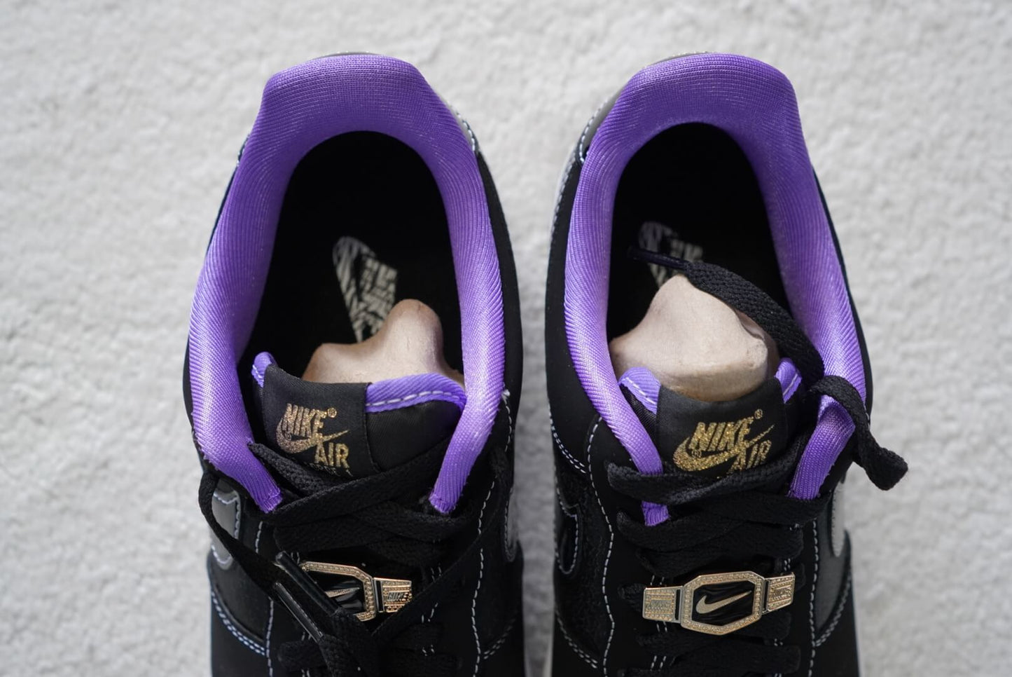 Sneakers Nike Air Force 1 '07 LV8 EMB Retro. Talla 26 cms