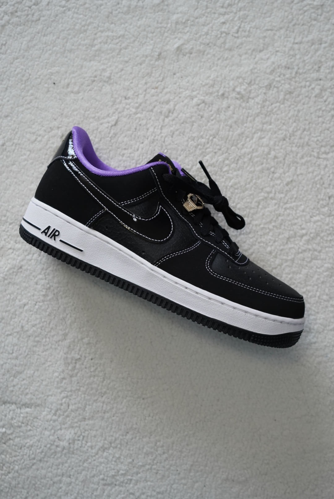 Sneakers Nike Air Force 1 '07 LV8 EMB Retro. Talla 26 cms