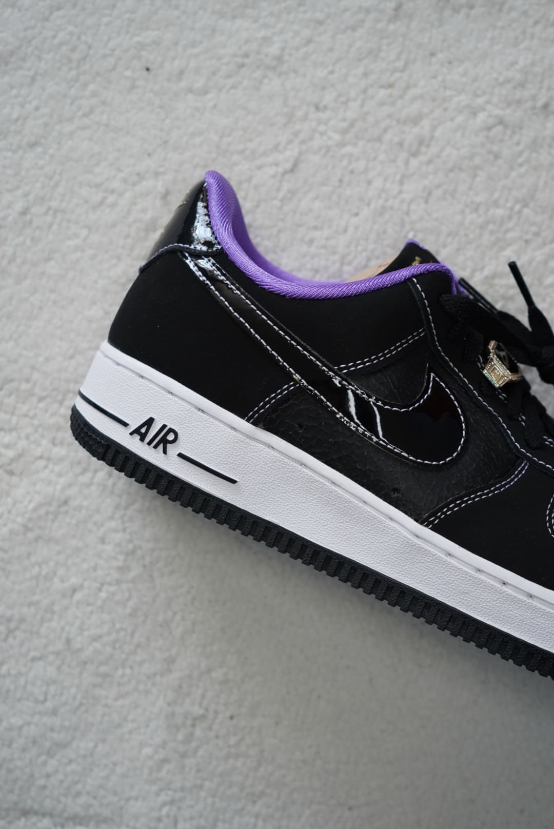 Sneakers Nike Air Force 1 '07 LV8 EMB Retro. Talla 26 cms