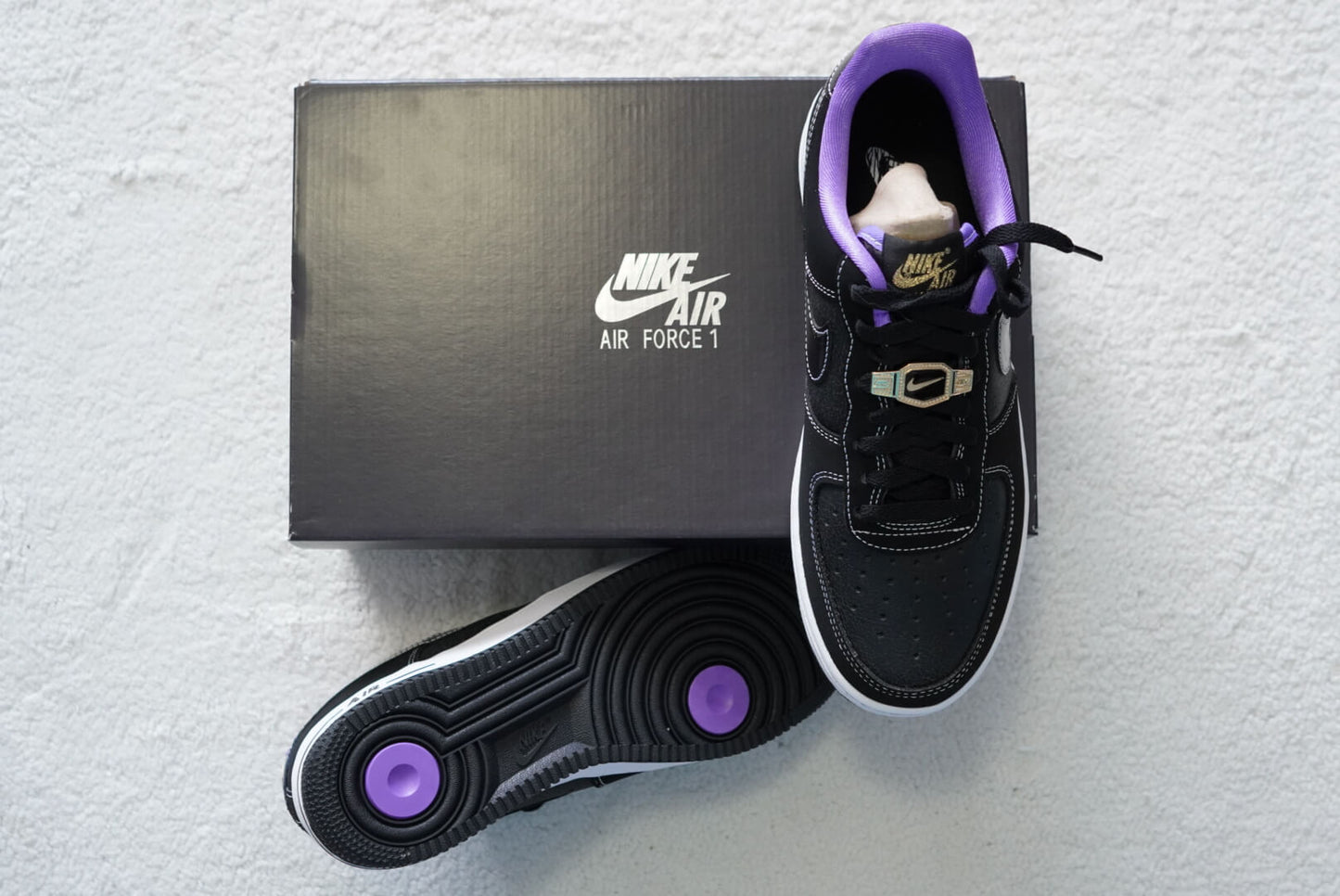 Sneakers Nike Air Force 1 '07 LV8 EMB Retro. Talla 26 cms