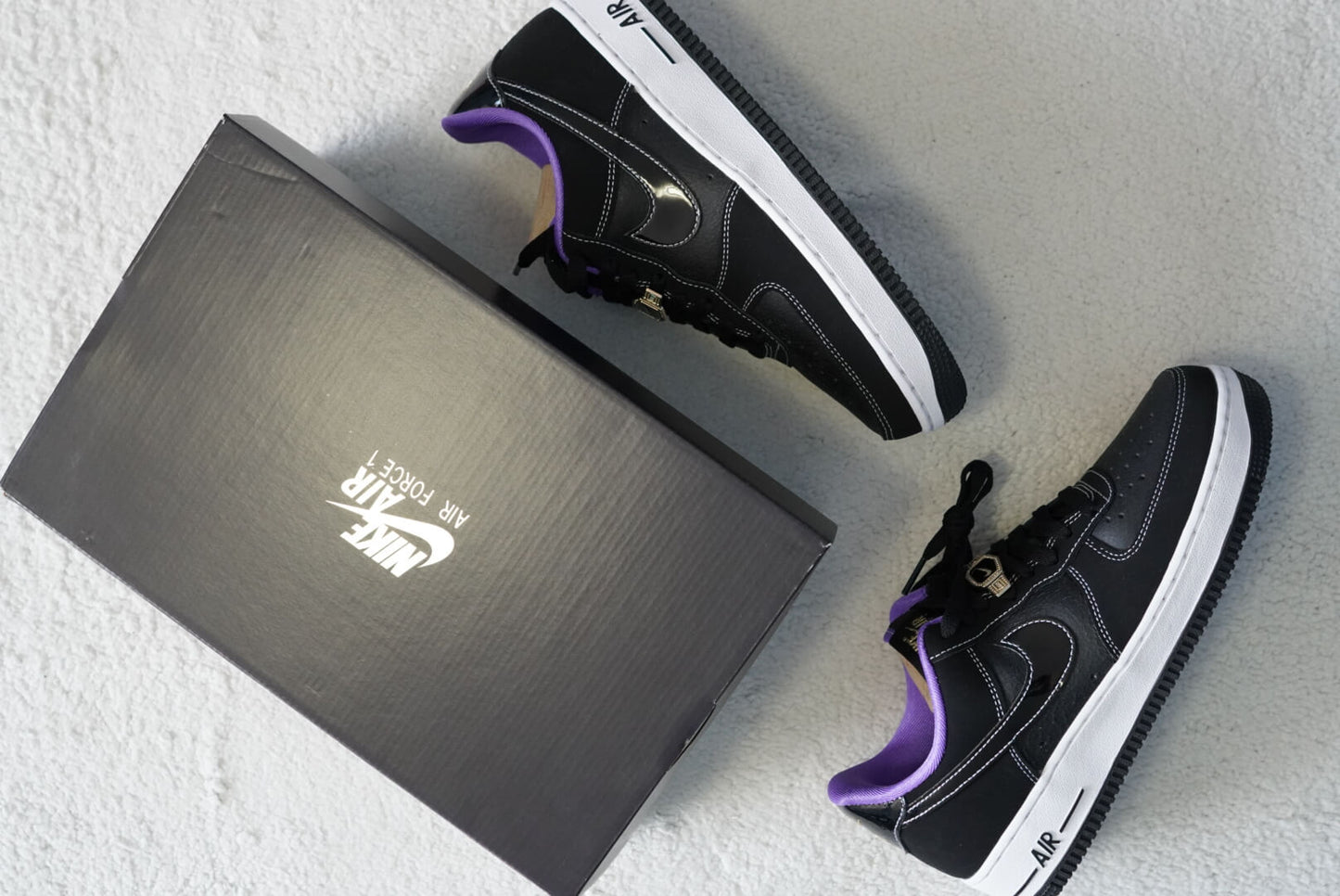 Sneakers Nike Air Force 1 '07 LV8 EMB Retro. Talla 26 cms