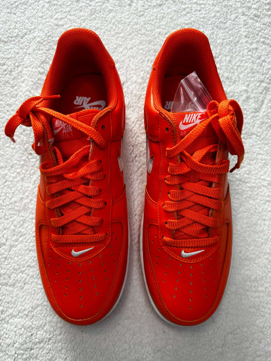 Sneakers Air Force 1 Low Retro Anaranjados. Talla 28 cms