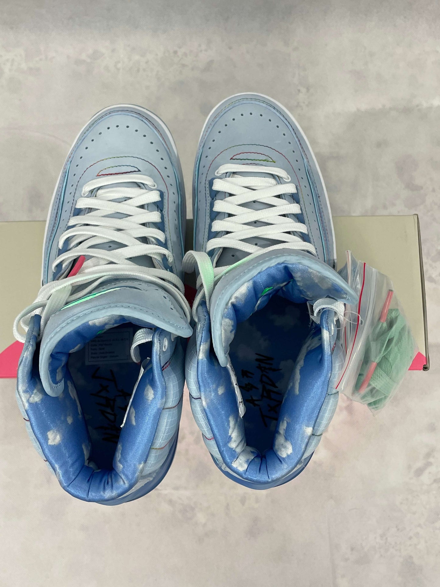 Sneakers Air Jordan 2 Retro SP X J Balvin. Talla 26 cms