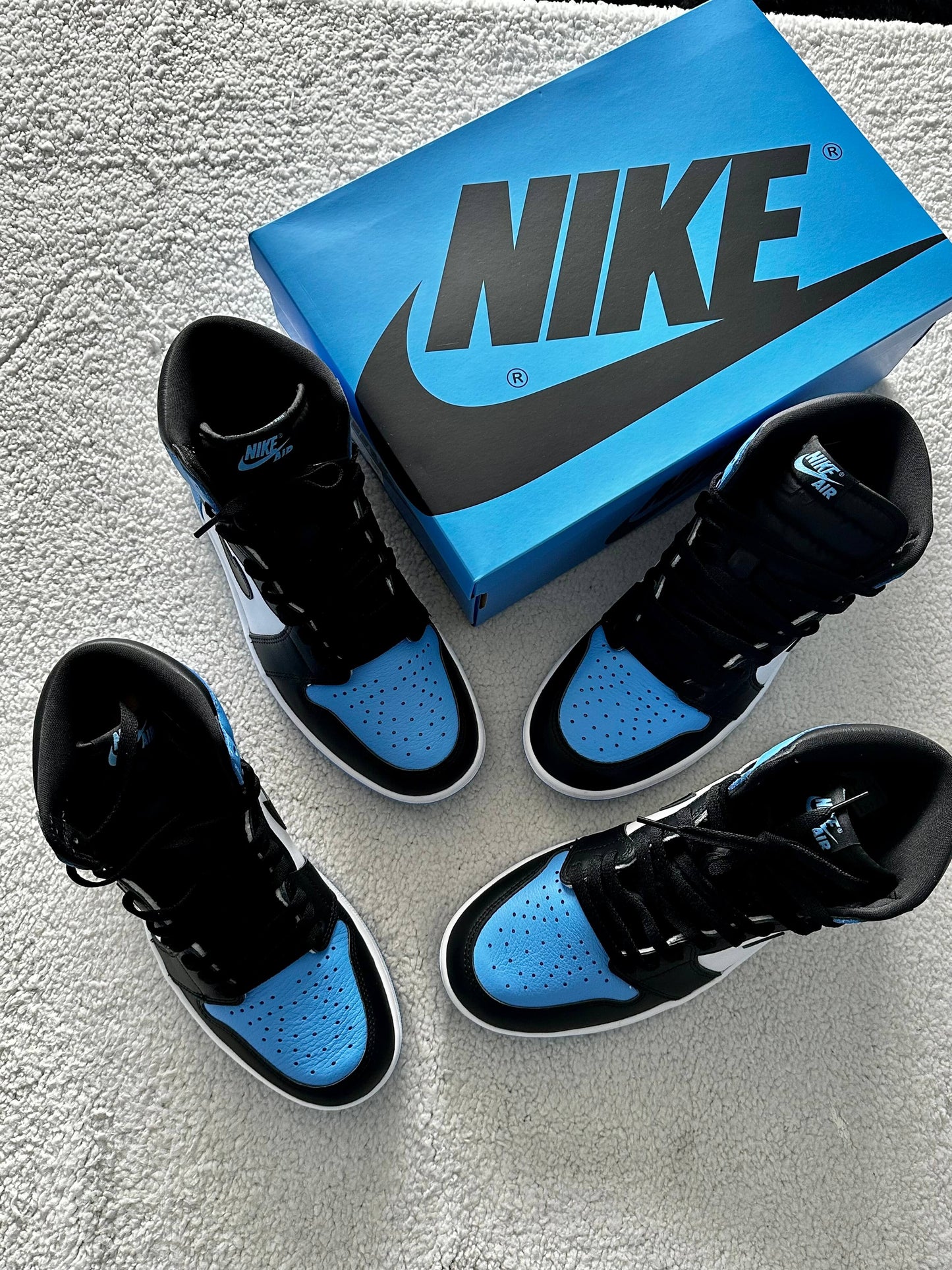 Sneakers Nike Air Jordan 1 High Retro OG 'UNC Toe'. Talla 27 centimetros